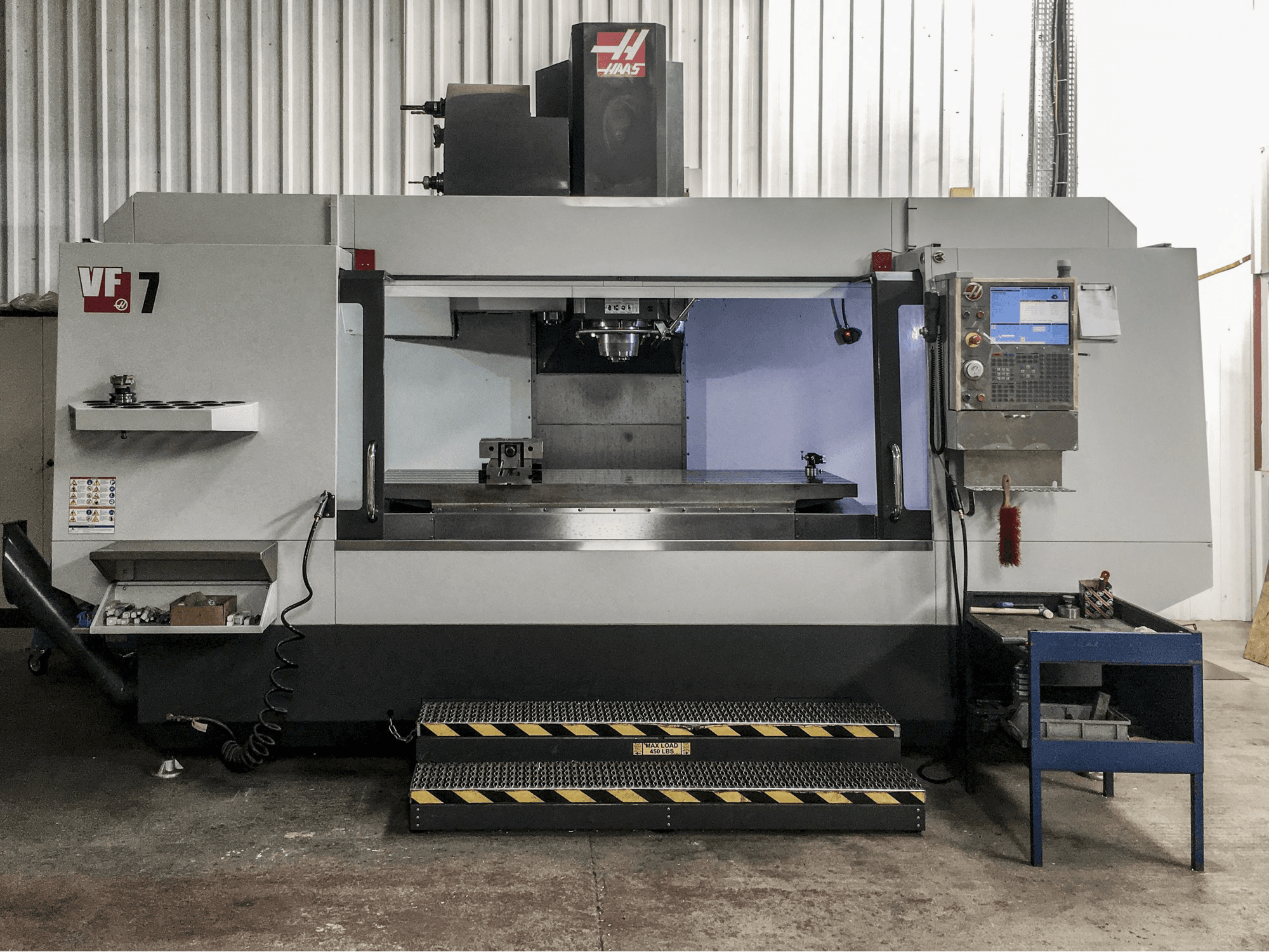 Vooraanzicht van HAAS VF-7/50 machine