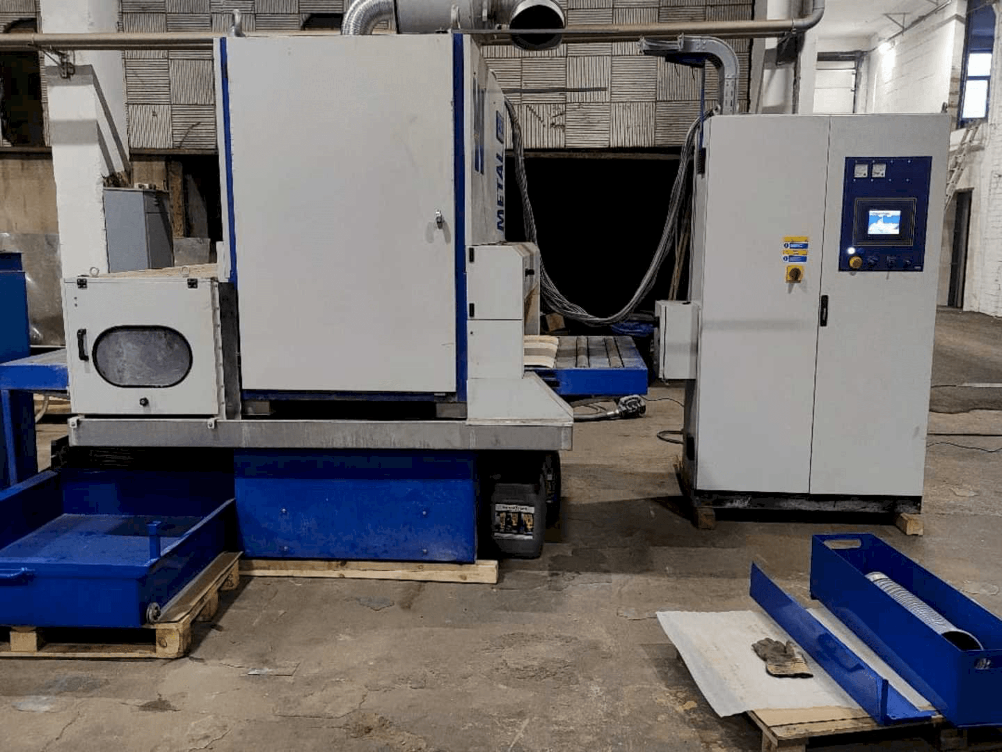 Linkerzijdeaanzicht van Costa WD CV 1300 machine