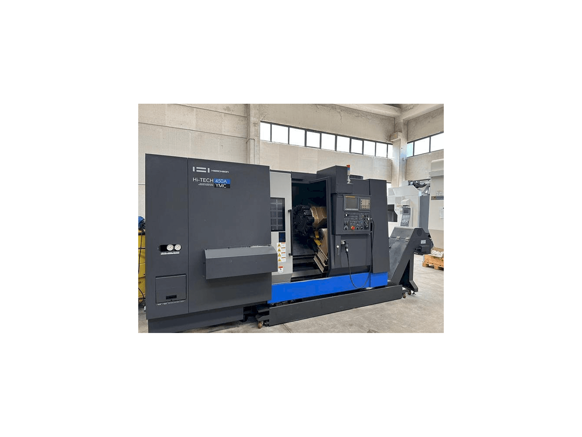 Vooraanzicht van HWACHEON HI-ECO 450A YMC machine