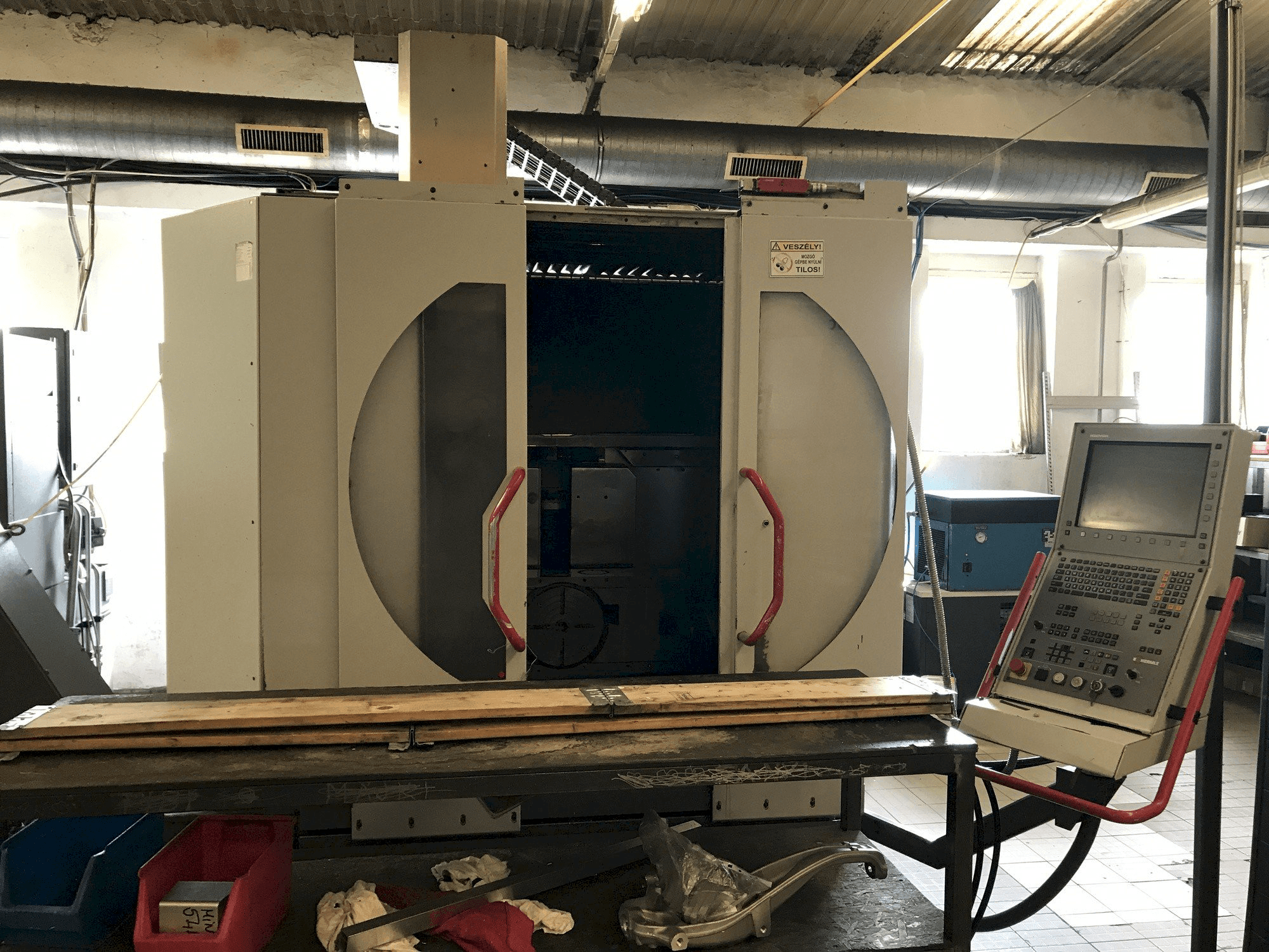 Vooraanzicht van HERMLE B 300 U machine