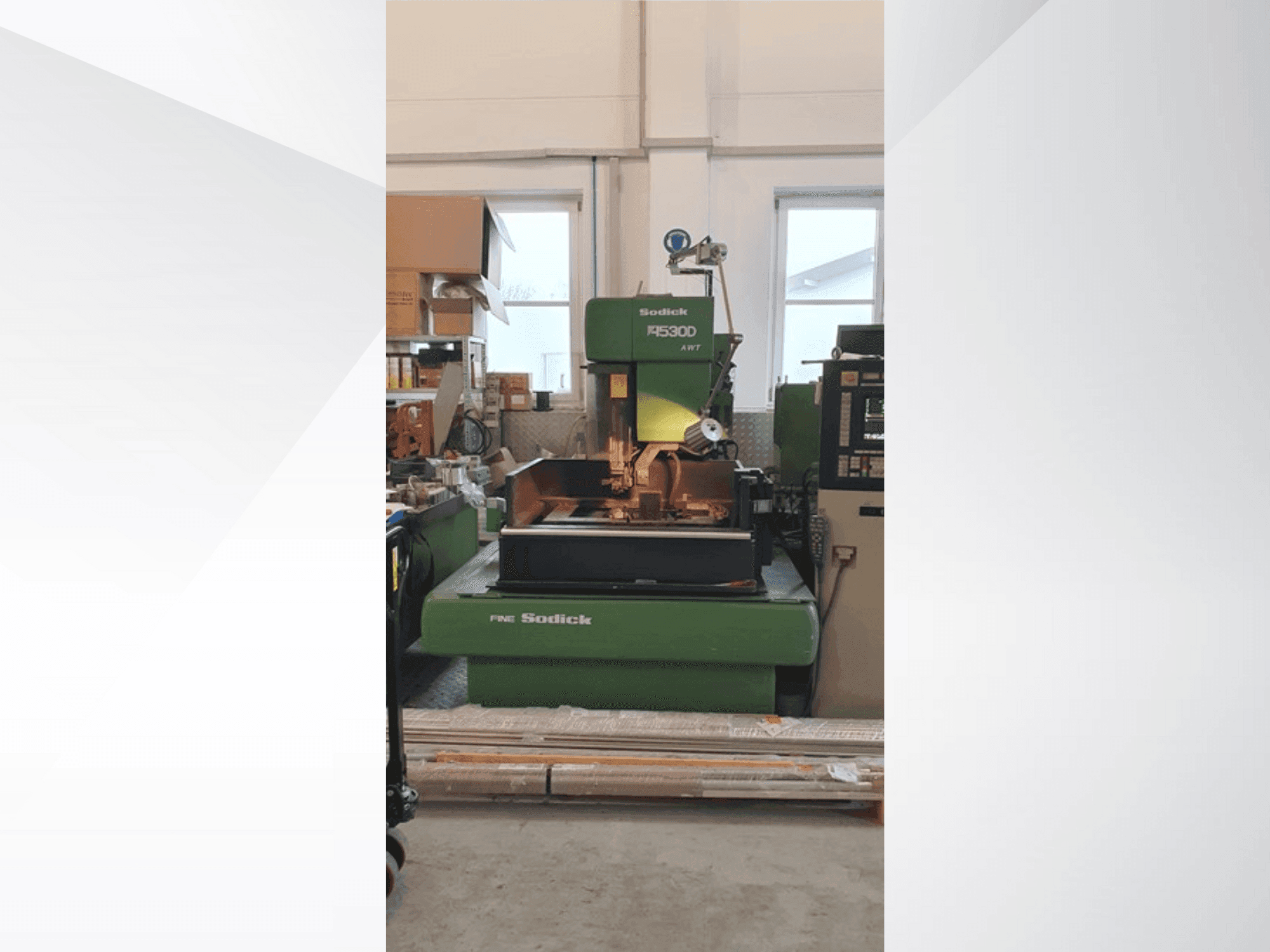 Vooraanzicht van Sodick A 530 D AWT machine