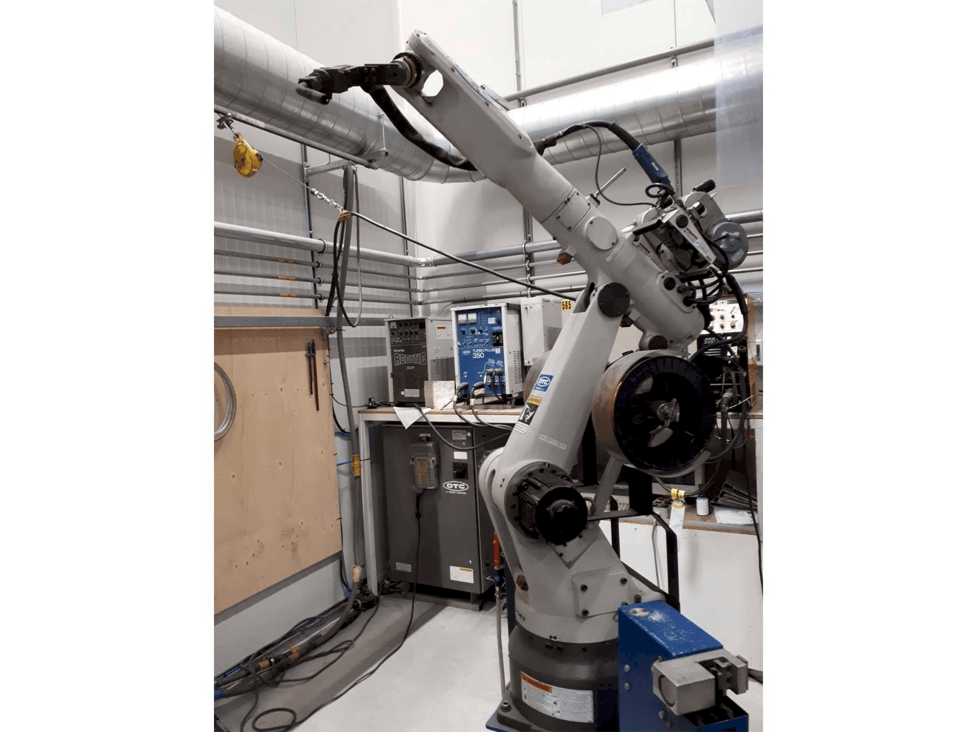 Vooraanzicht van OTC Daihen Welding Robot machine
