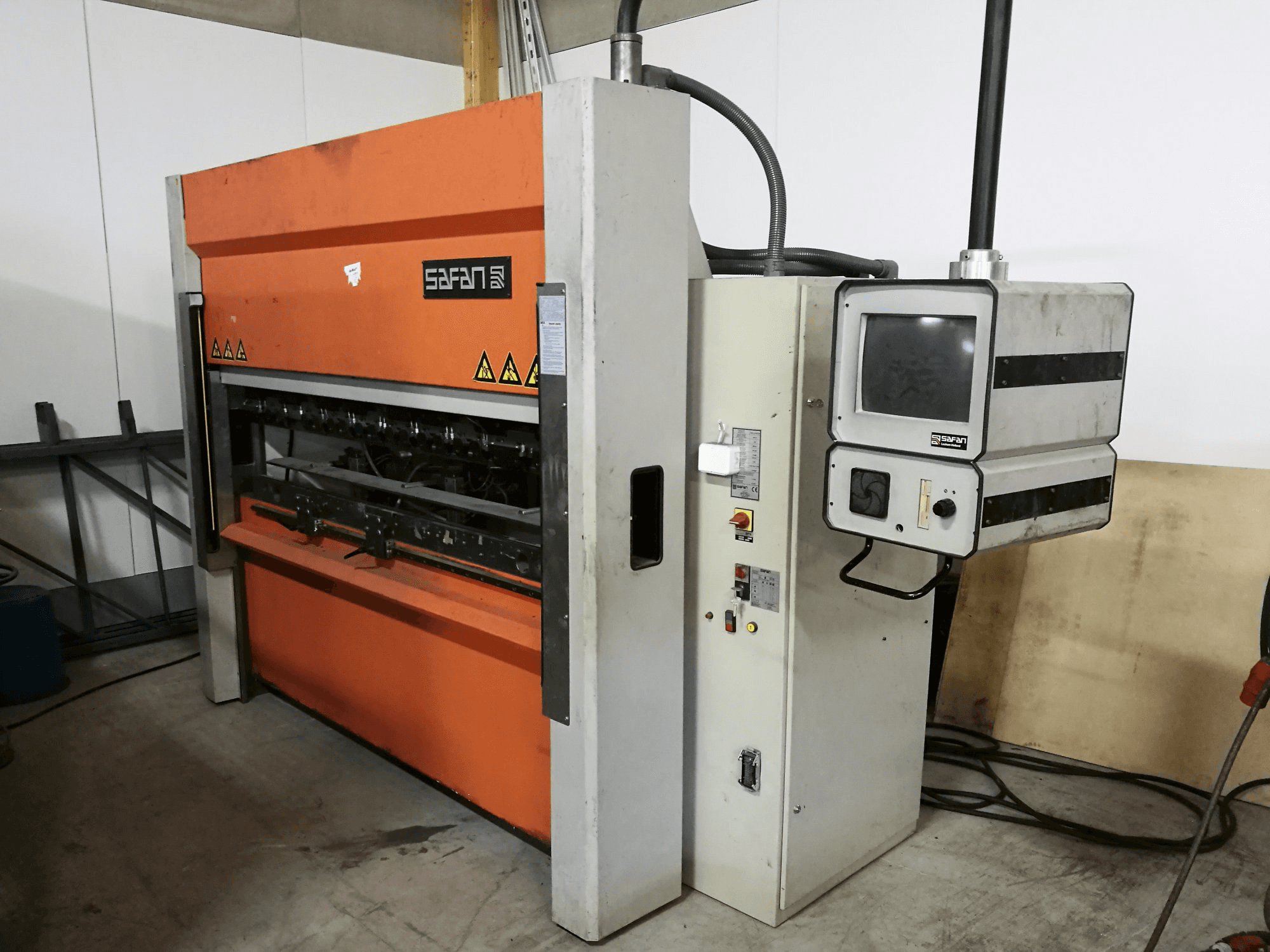 Recht aanzicht van Safan SMK-L 40-2550 TS1 machine