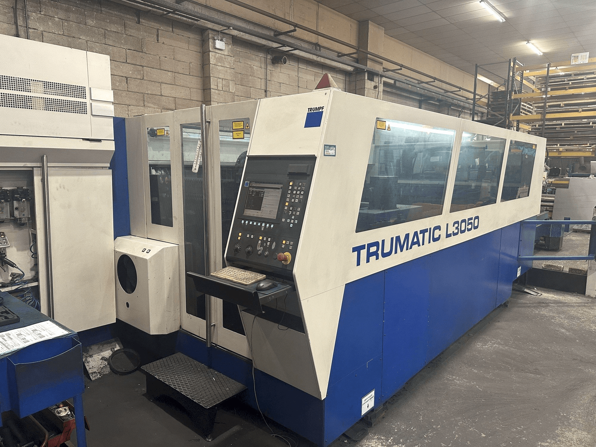Vooraanzicht van Trumpf Trumatic L3050 machine