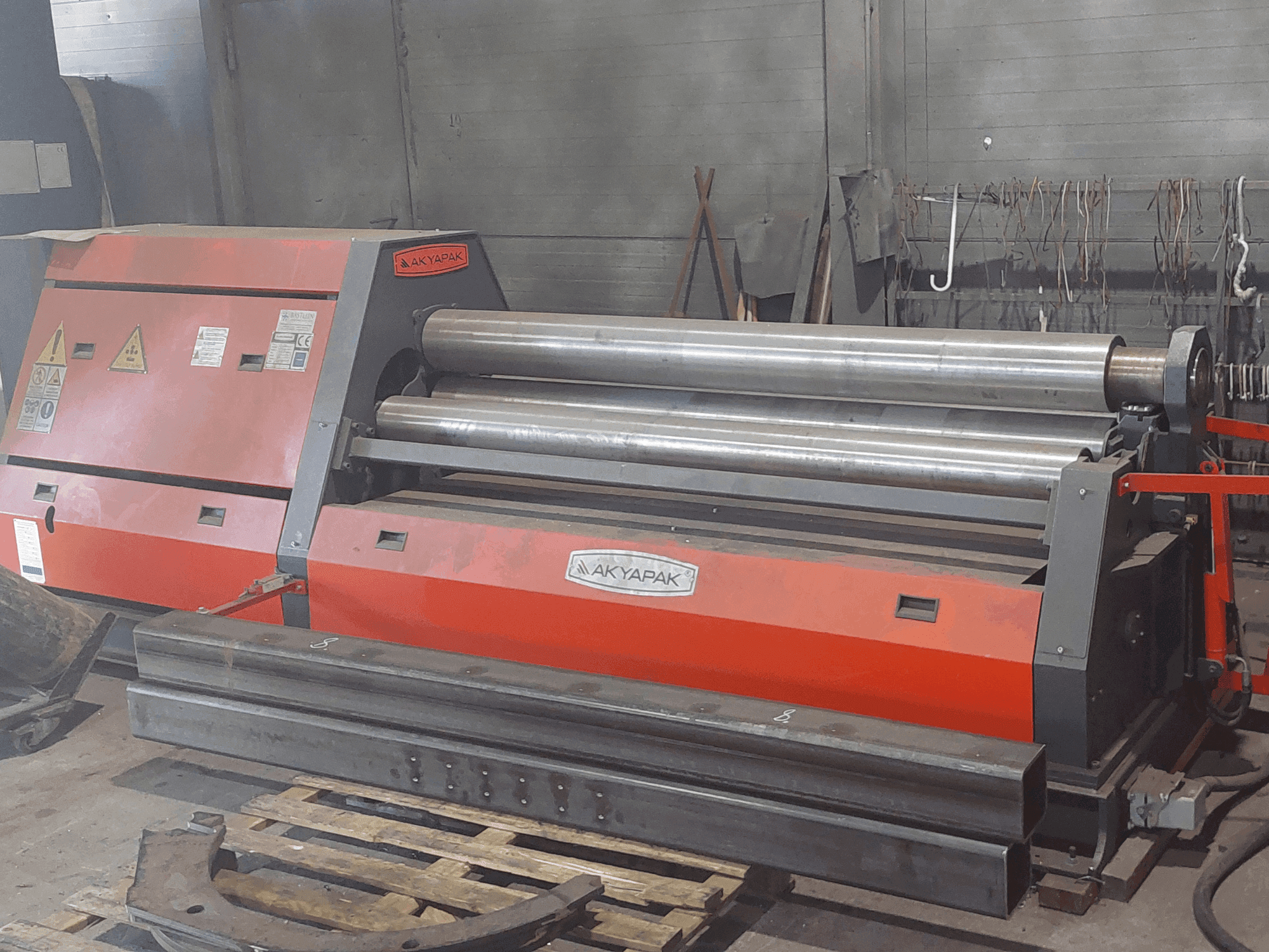 Vooraanzicht van Akyapak AHS 20/06 machine