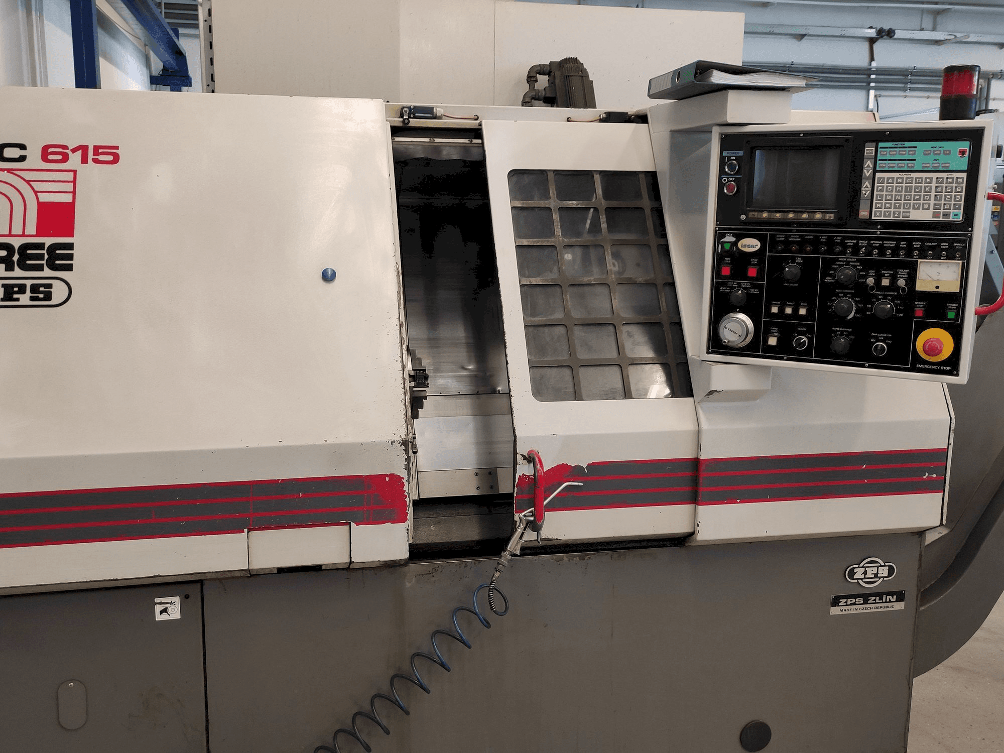 Vooraanzicht van ZPS S-50 (TC-615) machine