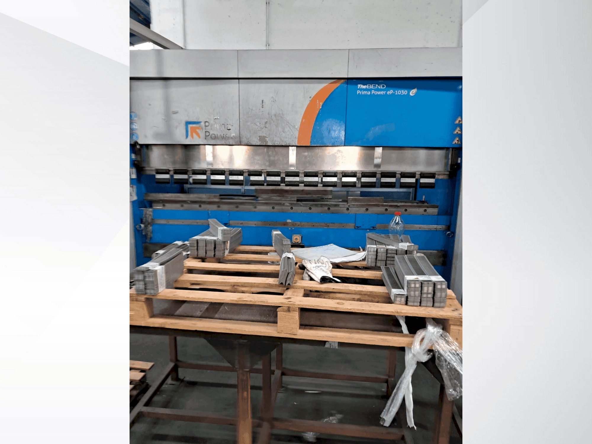 Vooraanzicht van Prima Power eP-1030 machine