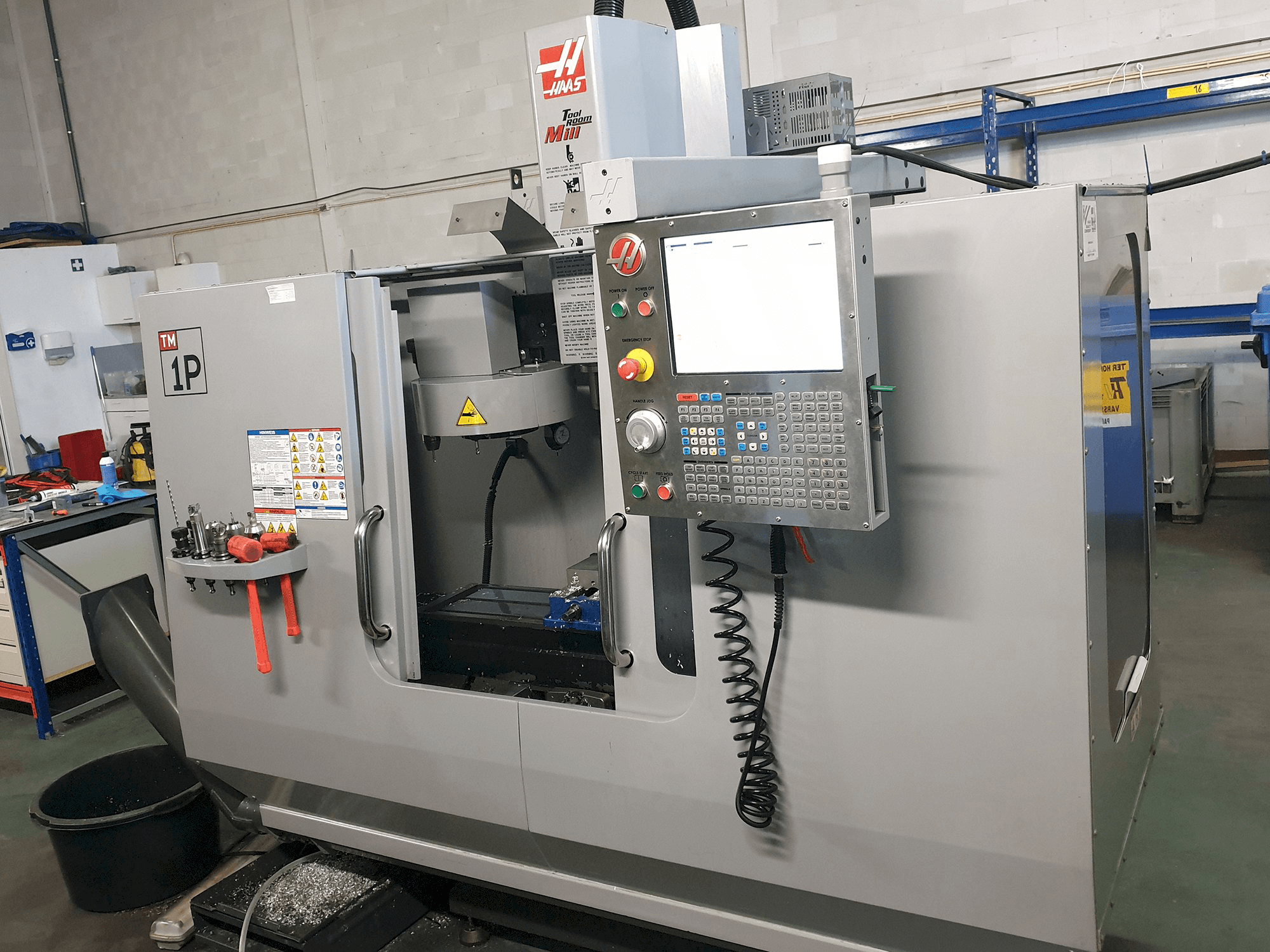 Vooraanzicht van HAAS TM-1P machine