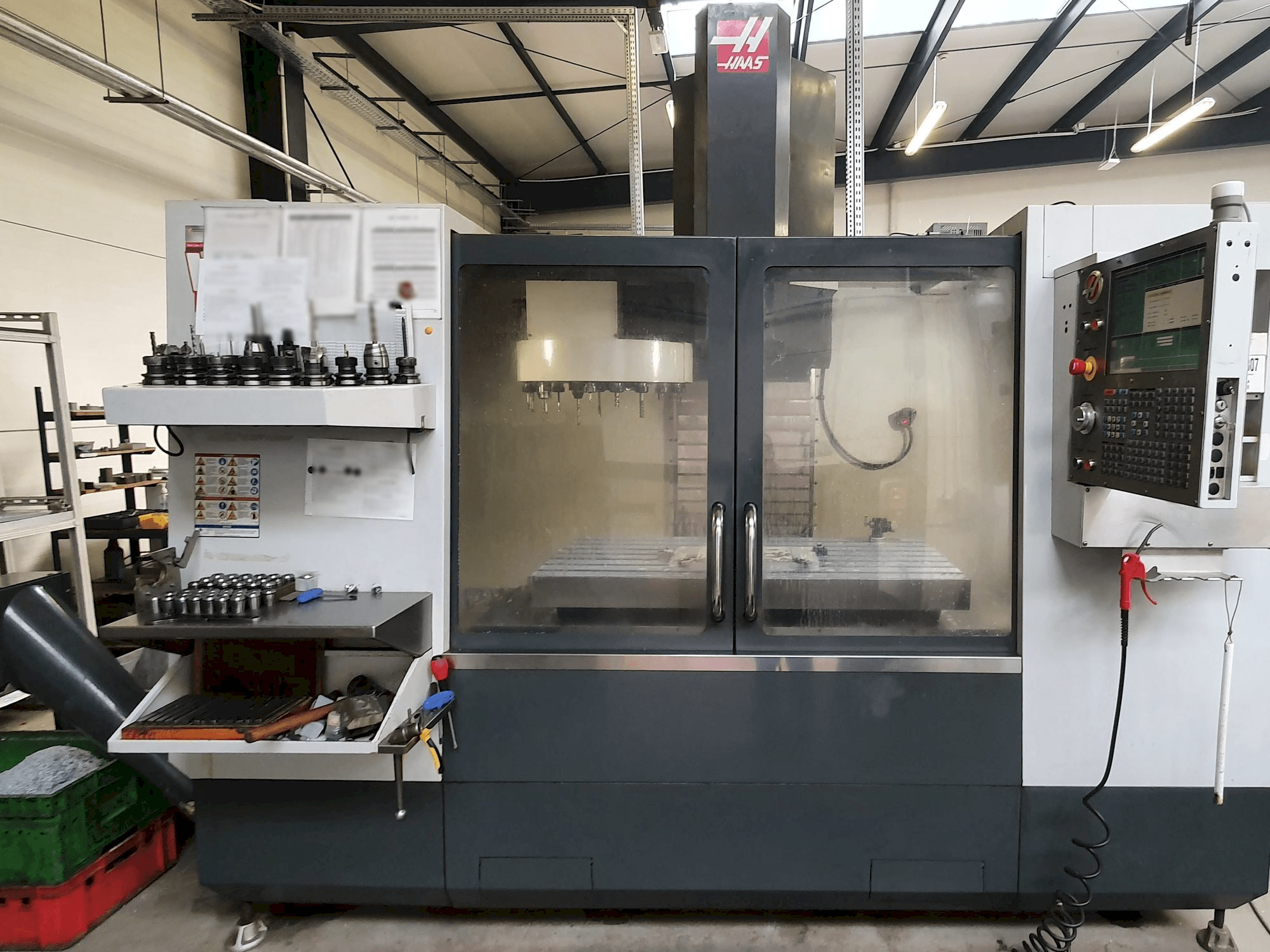 Vooraanzicht van HAAS VF-3YT machine