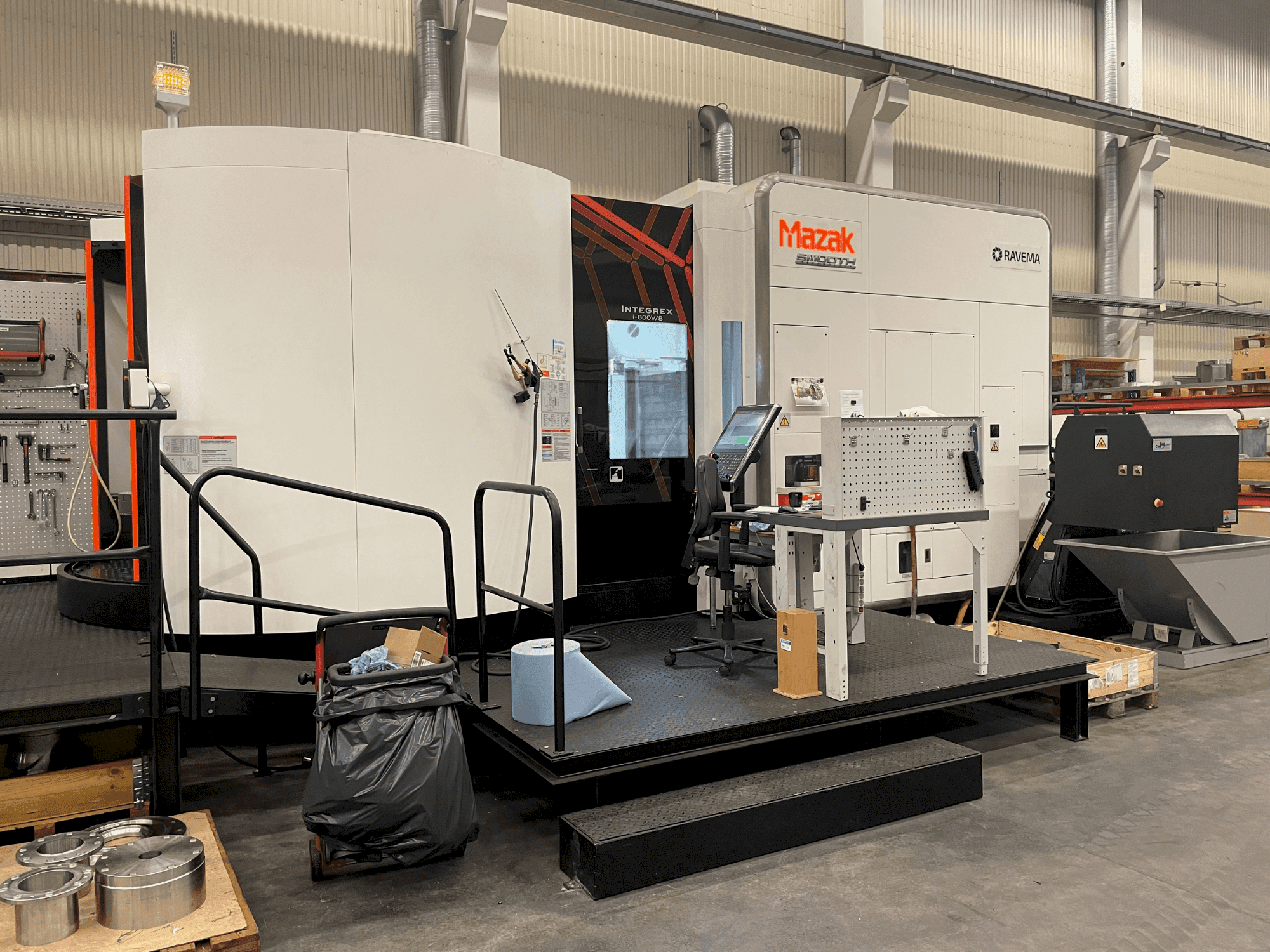 Vooraanzicht van Mazak INTEGREX i-800V/8 machine