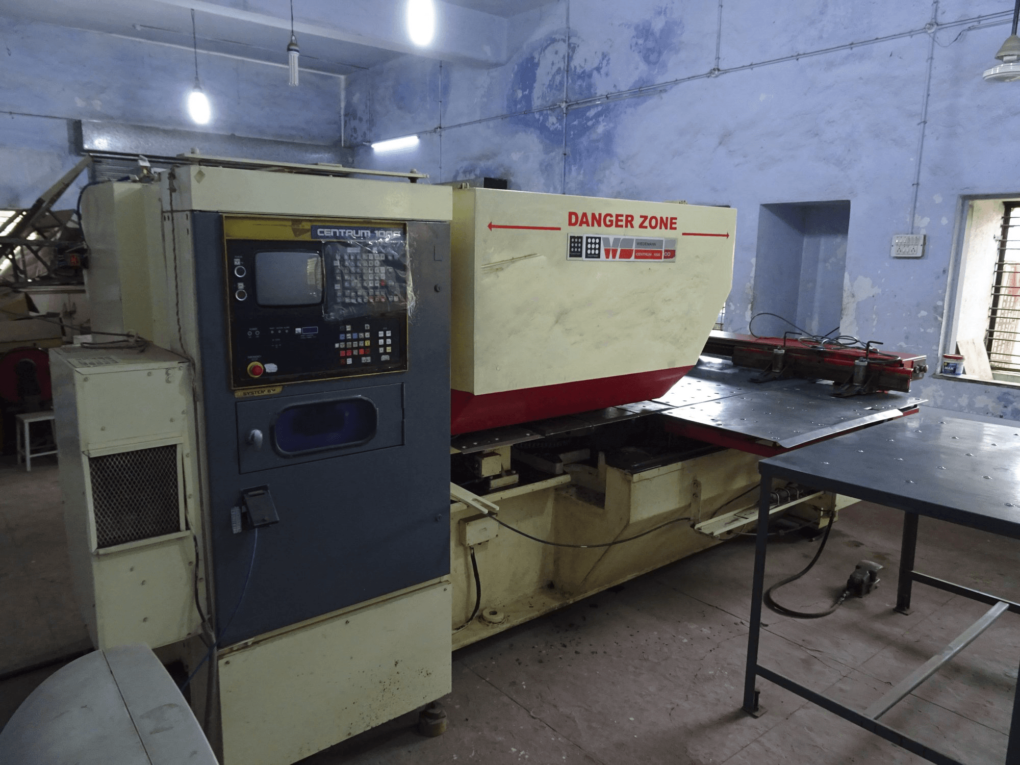 Links zicht van Murata Wiedemann C-1000 machine