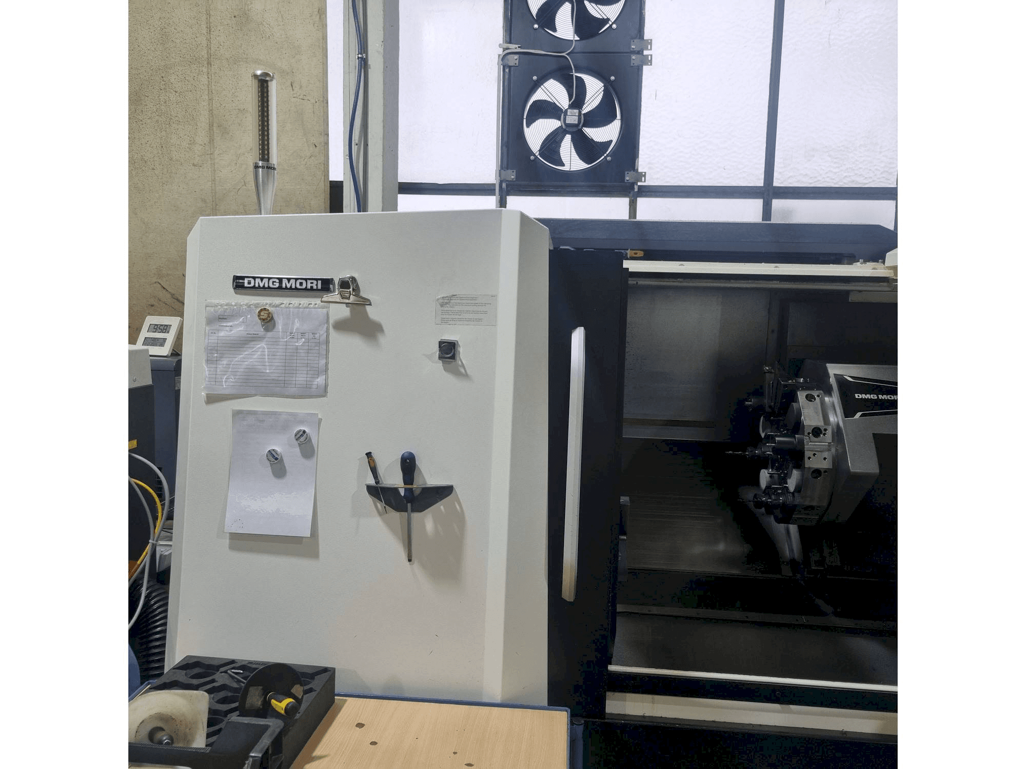 Vooraanzicht van DMG MORI CLX 450 V4 machine