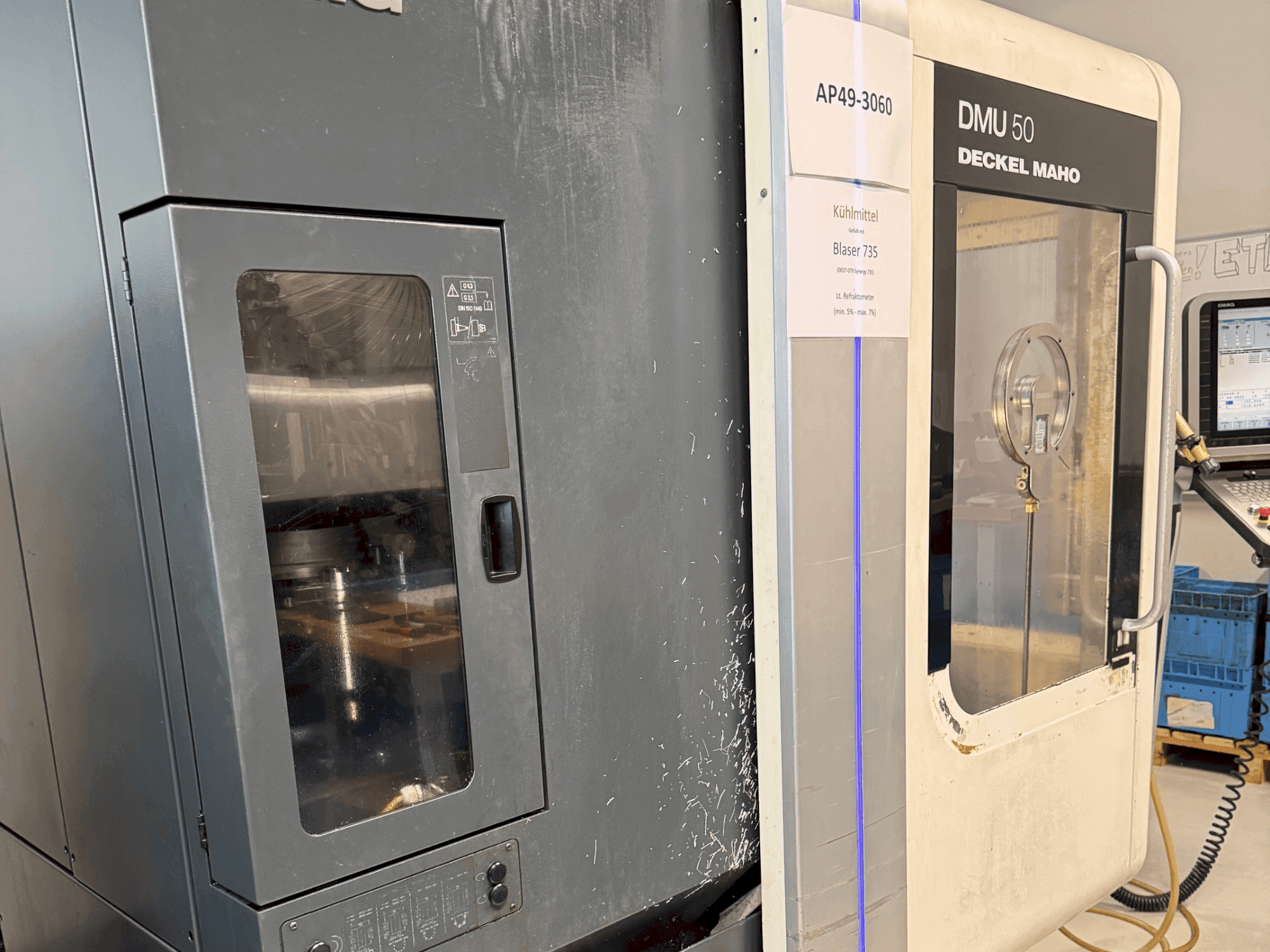 Vooraanzicht van DMG DECKEL MAHO DMU 50 machine