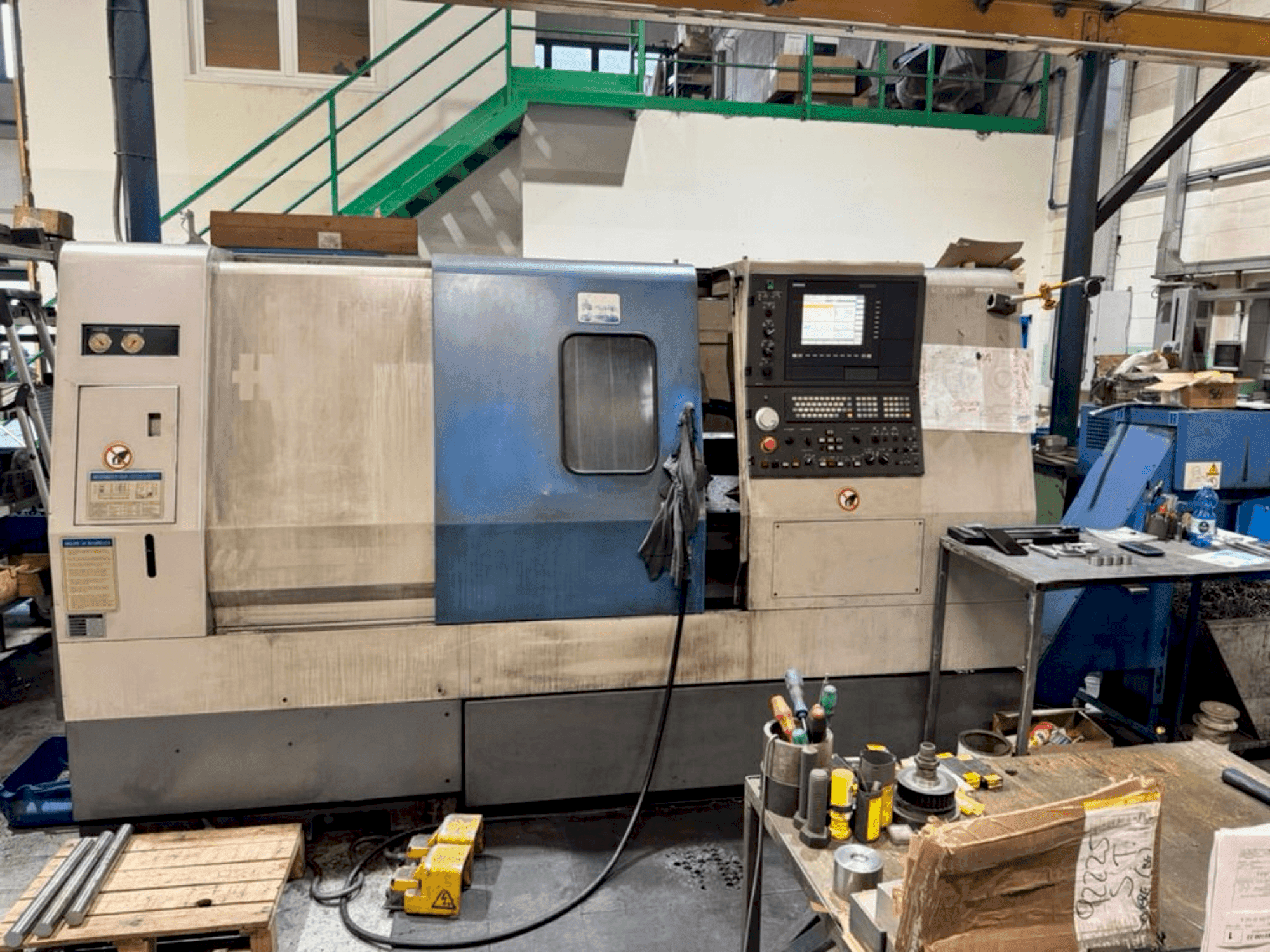 Vooraanzicht van Hyundai Hit 250C machine