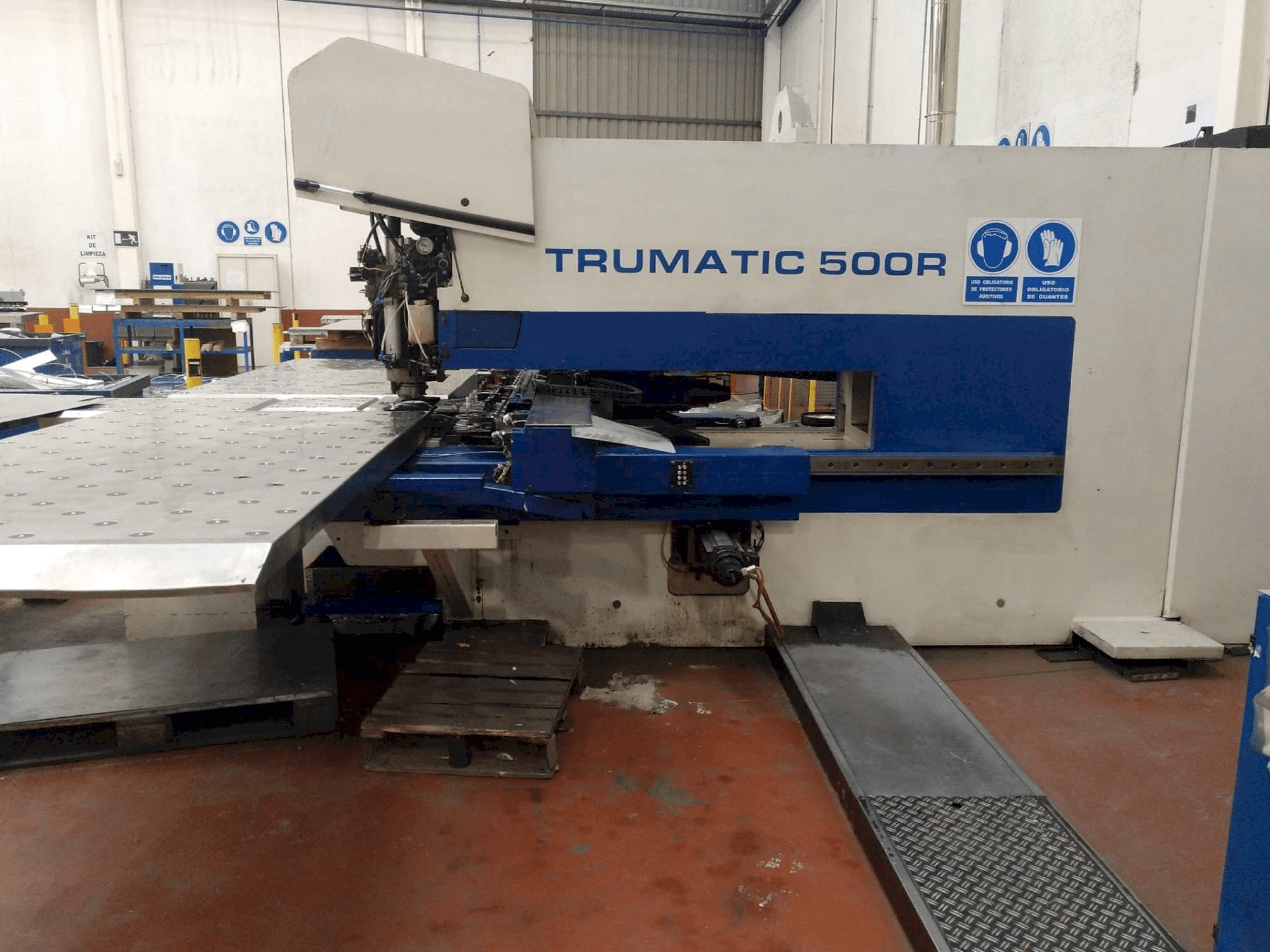 Vooraanzicht van Trumpf Trumatic 500 machine