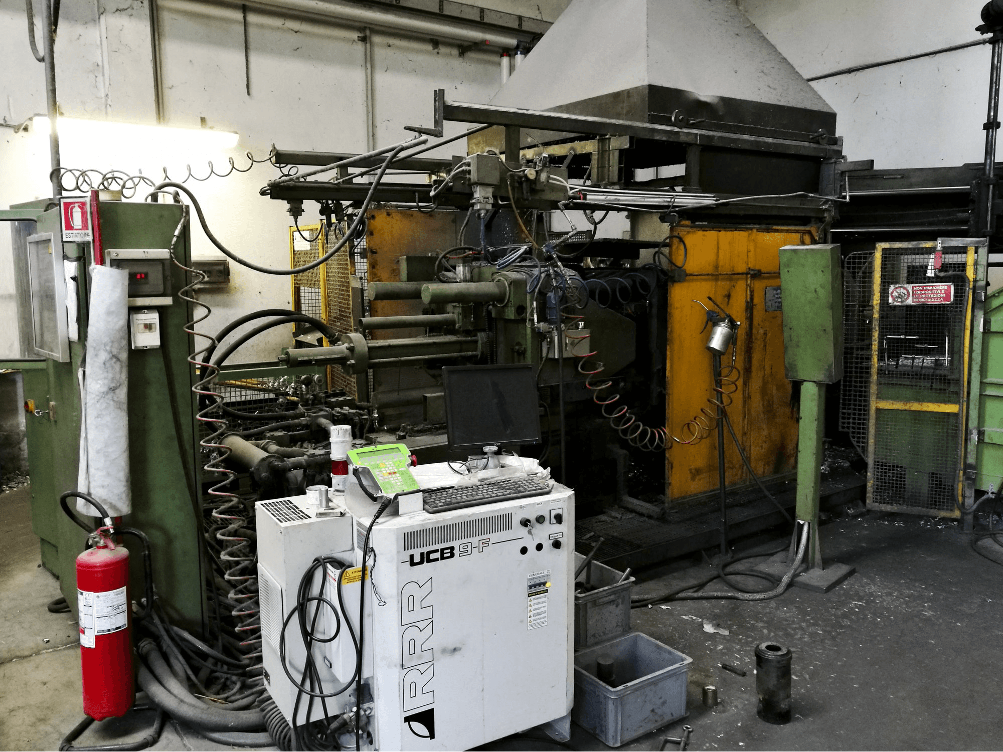 Links zicht van Buehler H-250 B machine