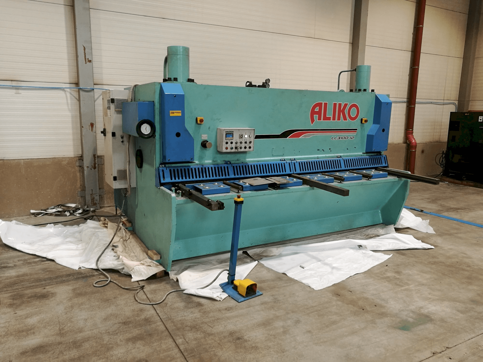 Vooraanzicht van ALIKO LL3100-12 machine