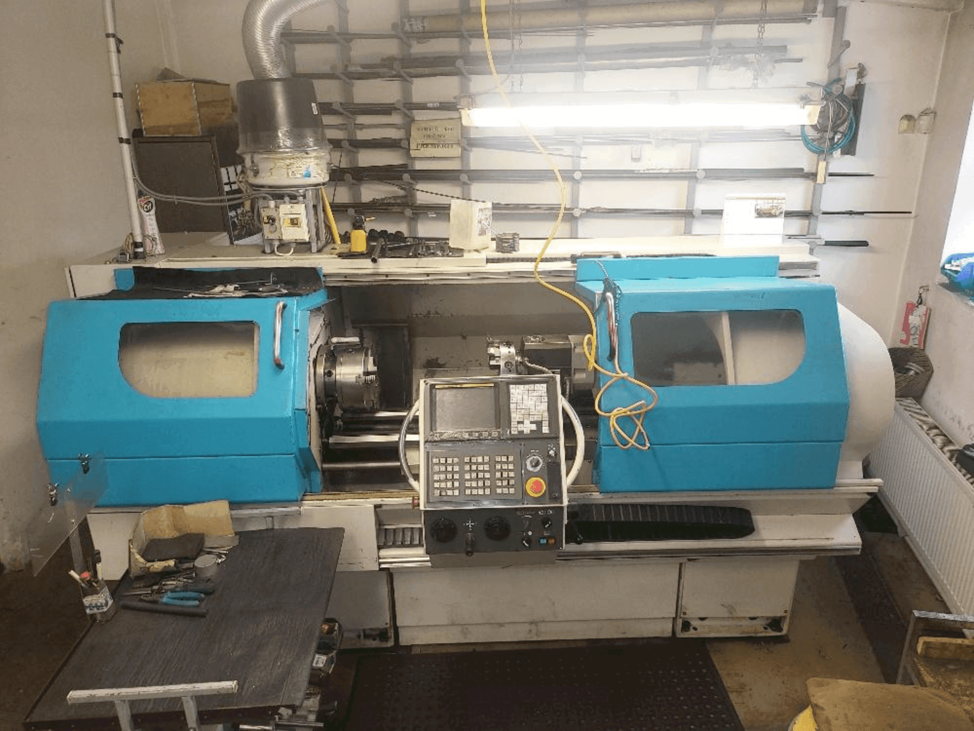 Vooraanzicht van 600 Lathes Multiturn 2000 machine