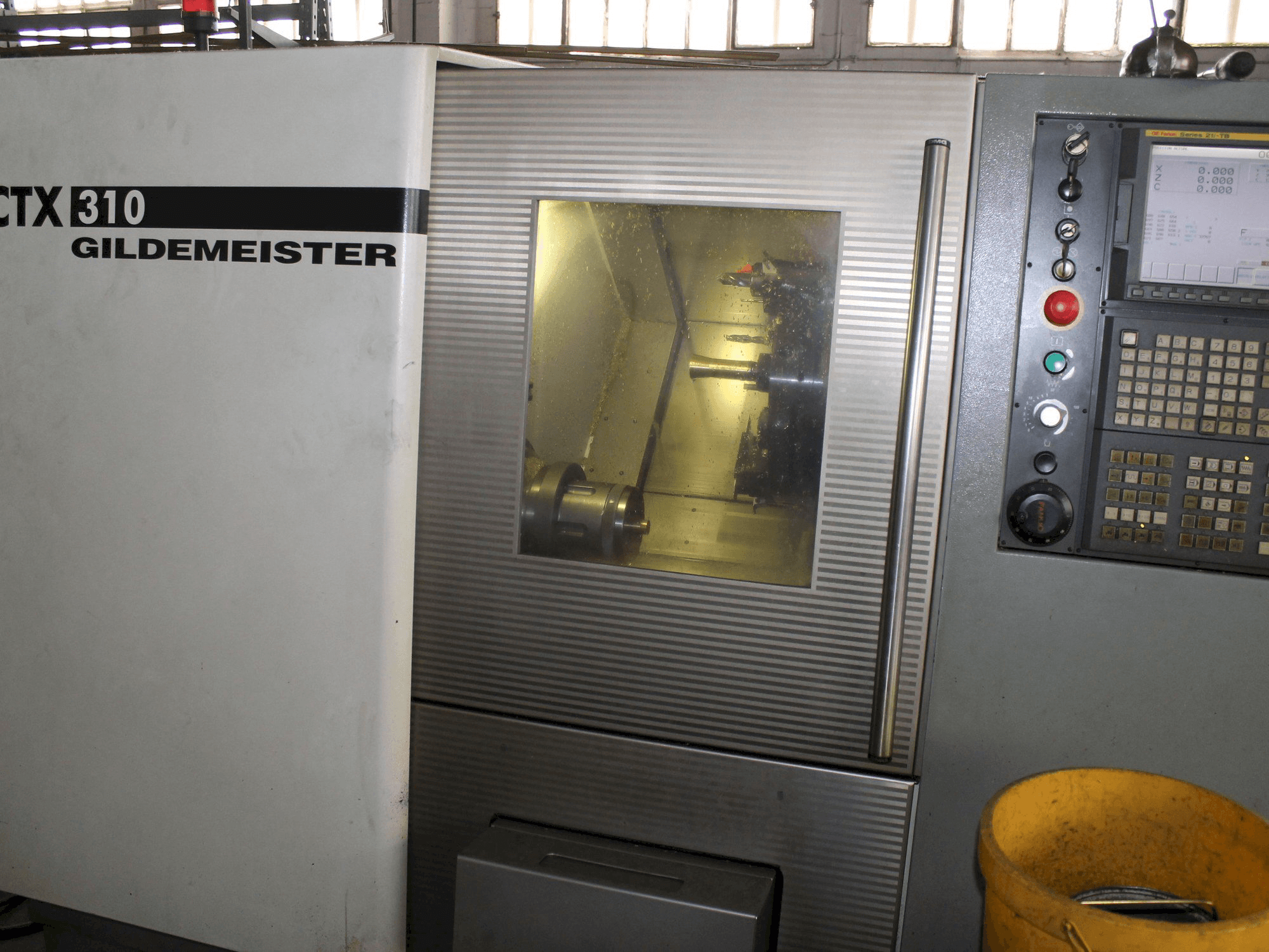 Vooraanzicht van Gildemeister CTX - 310 machine