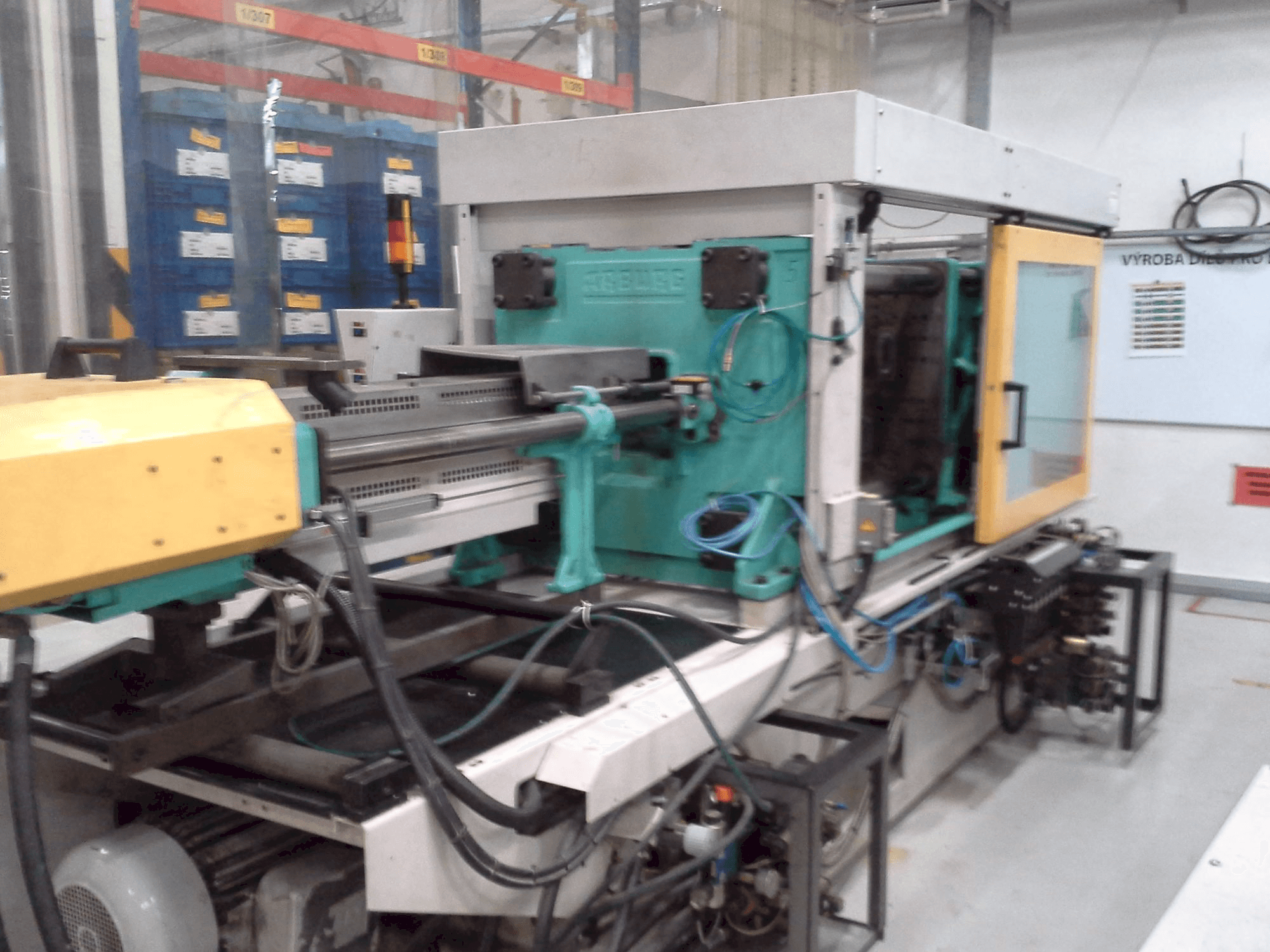 Vooraanzicht van Arburg 570C 2000-675 machine