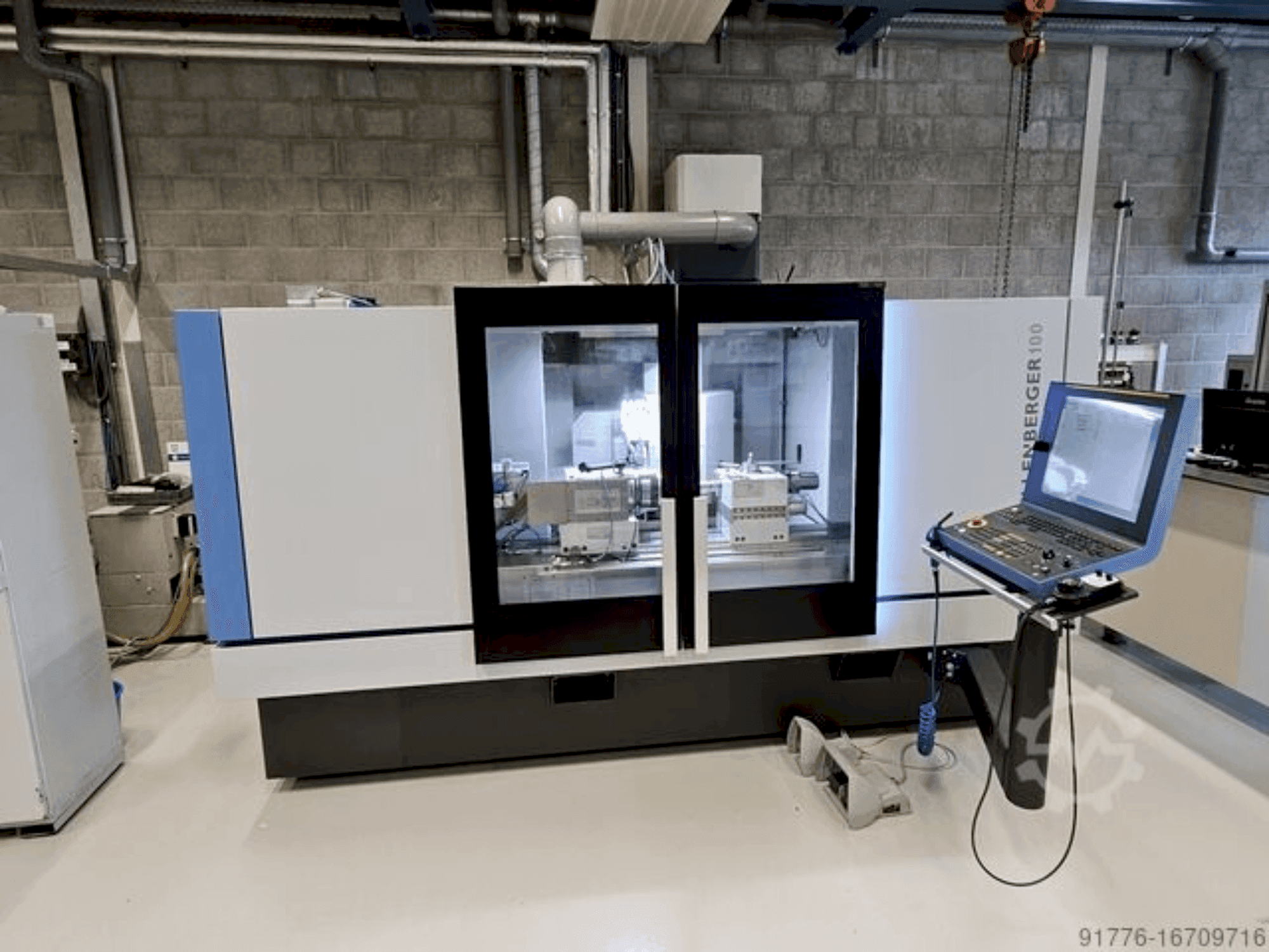 Vooraanzicht van KELLENBERGER 100 machine