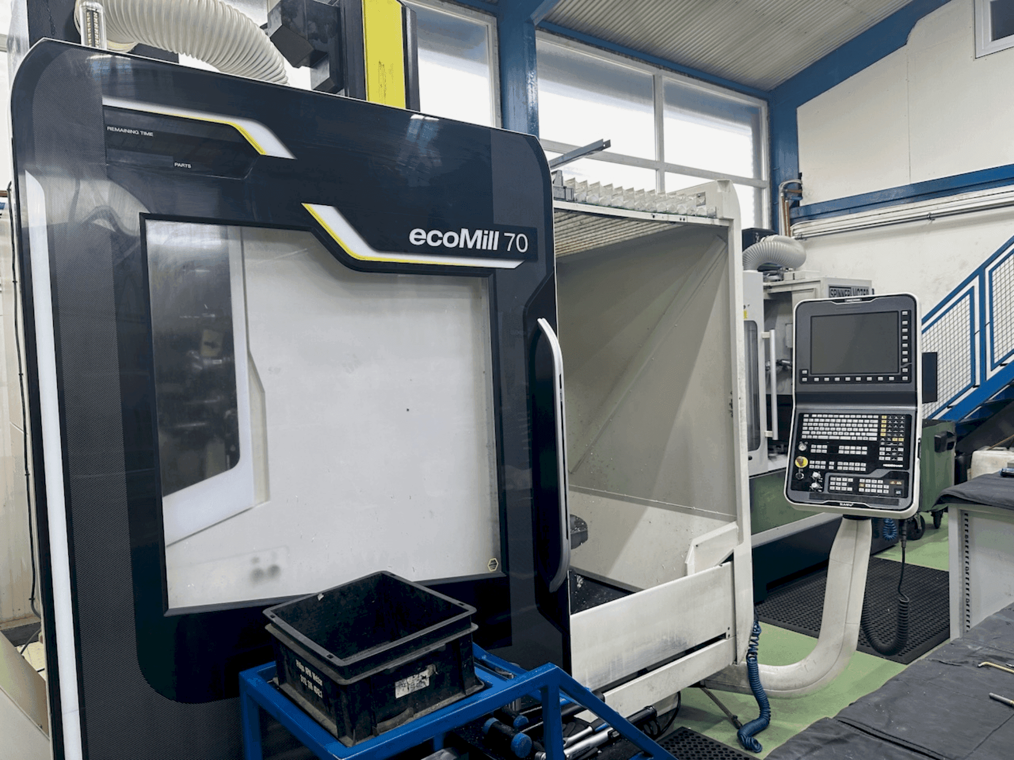 Vooraanzicht van DMG MORI ecoMill 70 machine