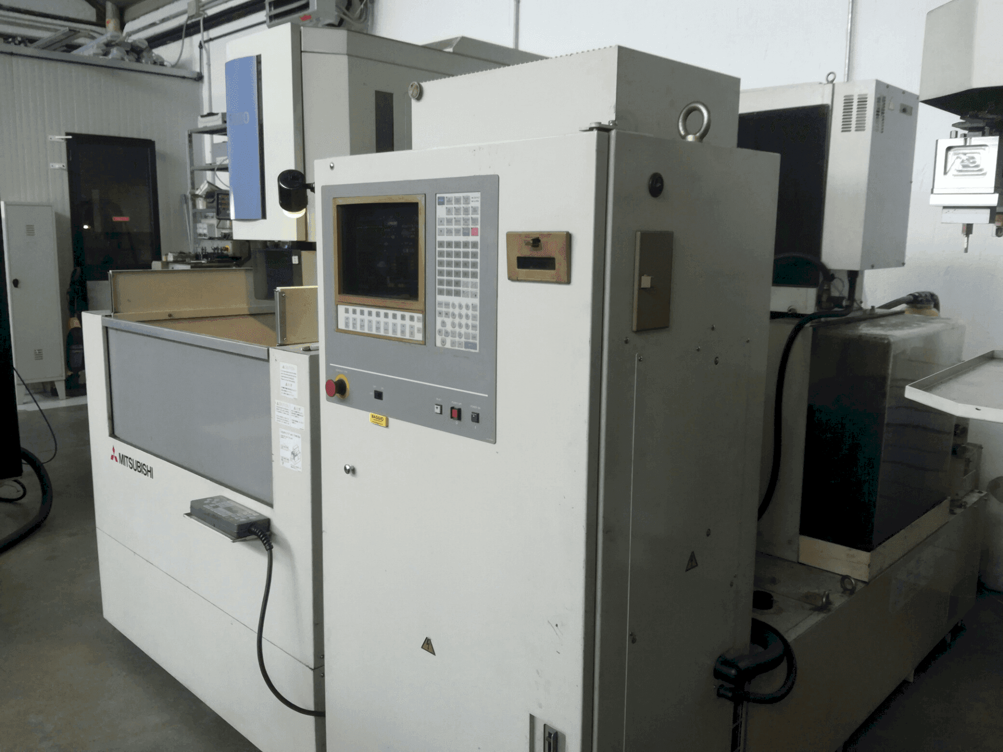 Vooraanzicht van Mitsubishi FX 20 machine