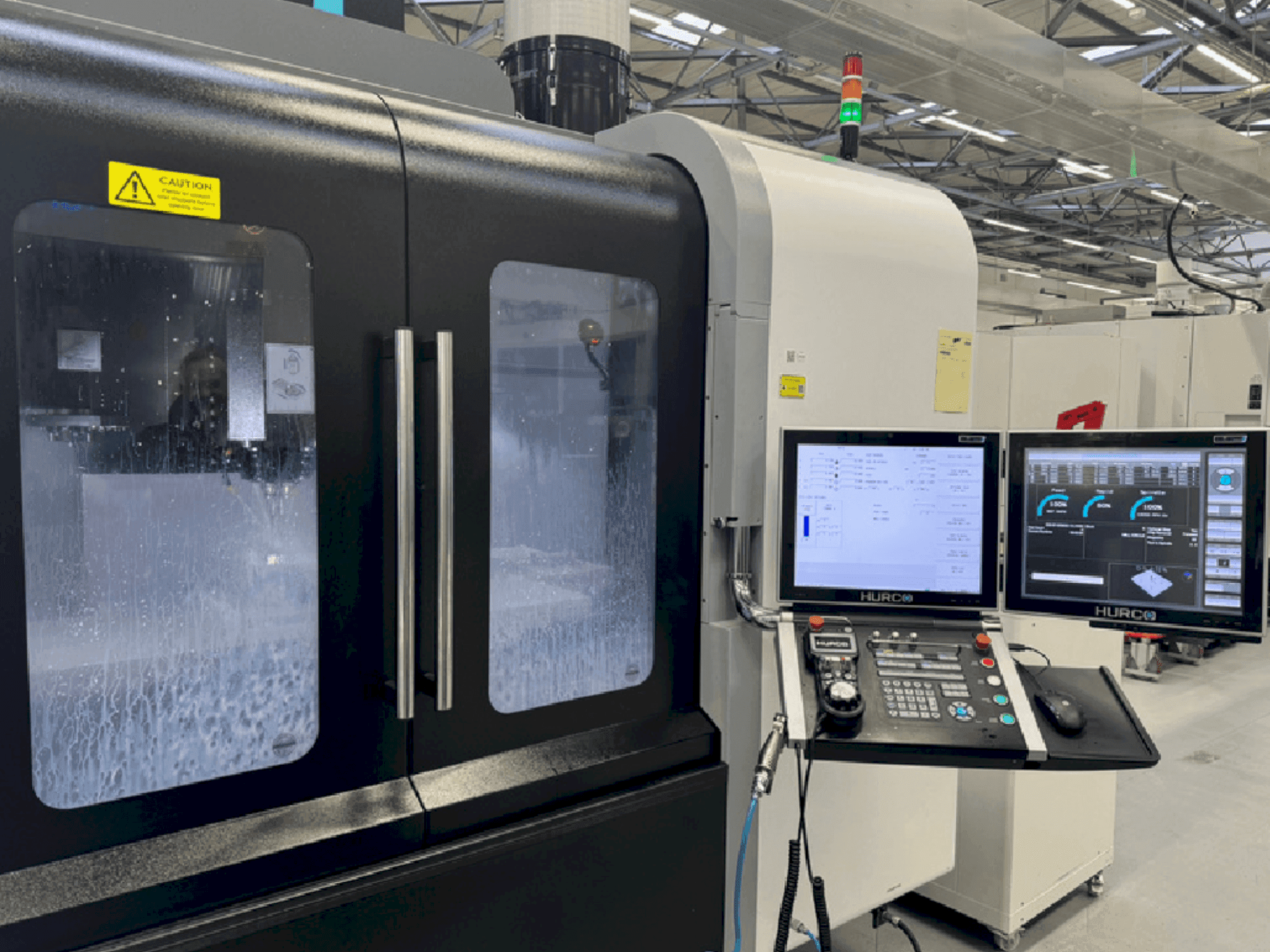 Vooraanzicht van Hurco VMX42HSRTi machine