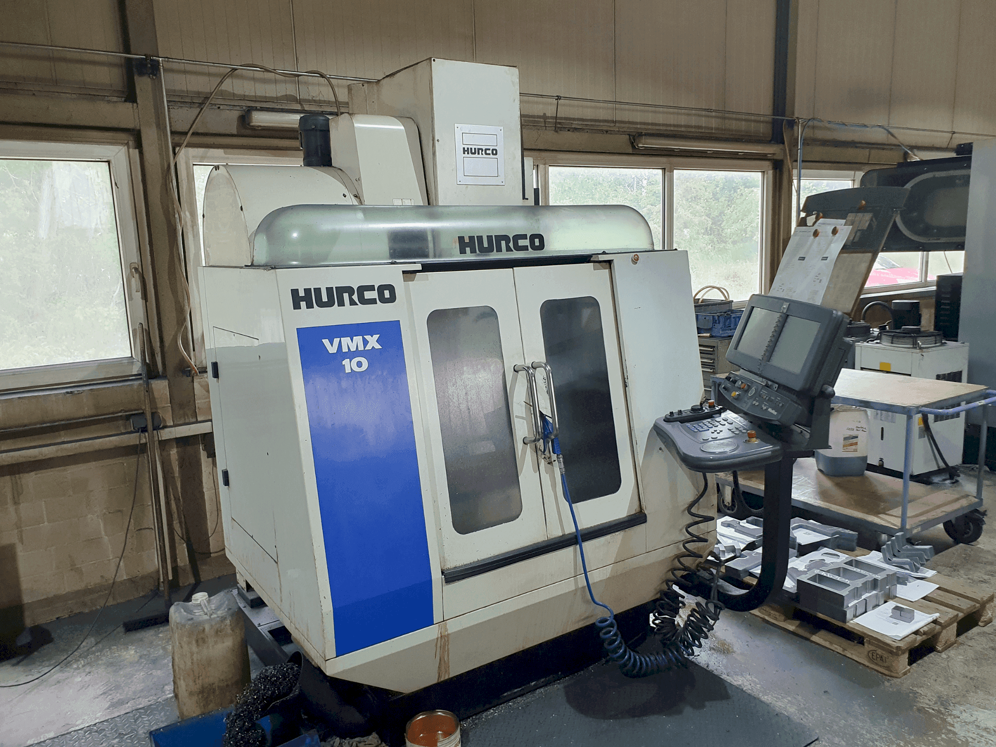 Vooraanzicht van Hurco VMX10 (2011) machine