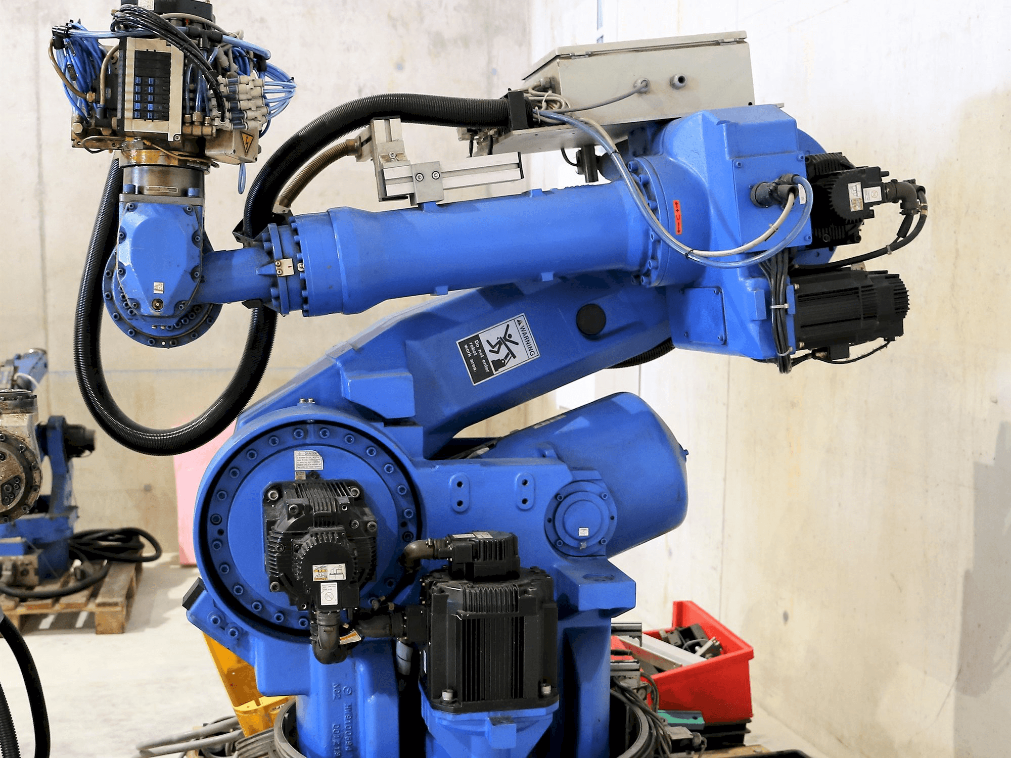 Vooraanzicht van Yaskawa Motoman UP130 machine