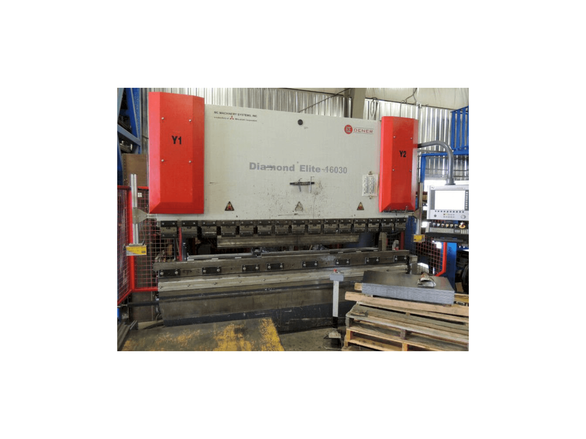 Vooraanzicht van Mitsubishi Dener Diamond Elite 16030 machine