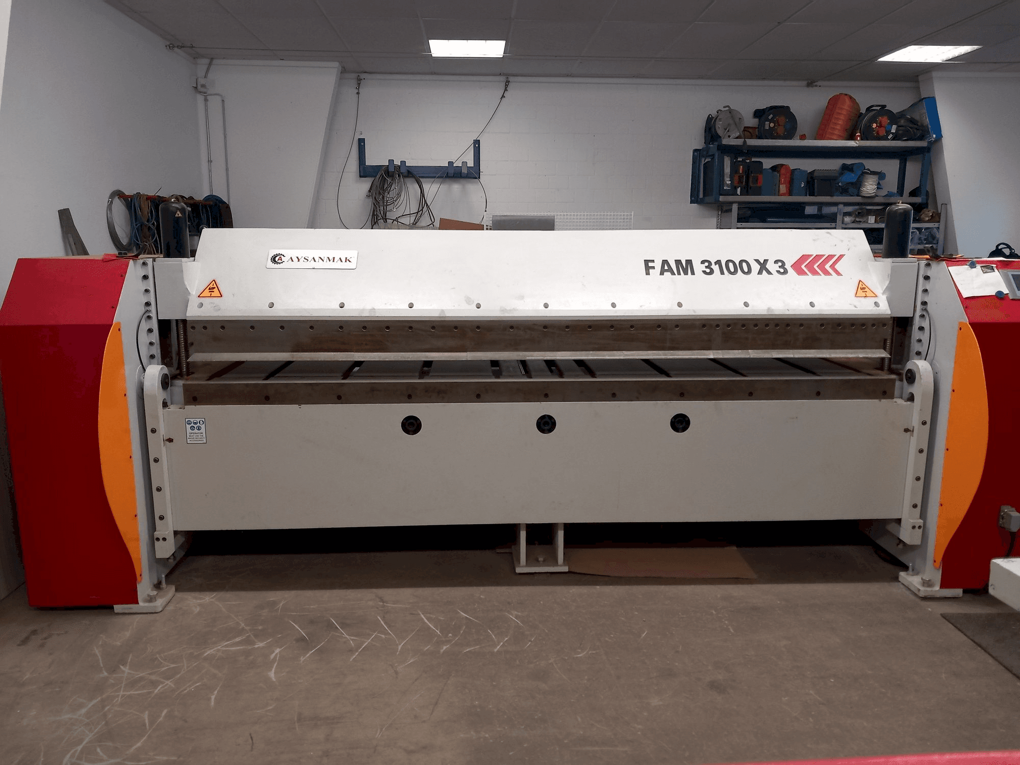 Vooraanzicht van AYSANMAK FAM 3100 X3 machine