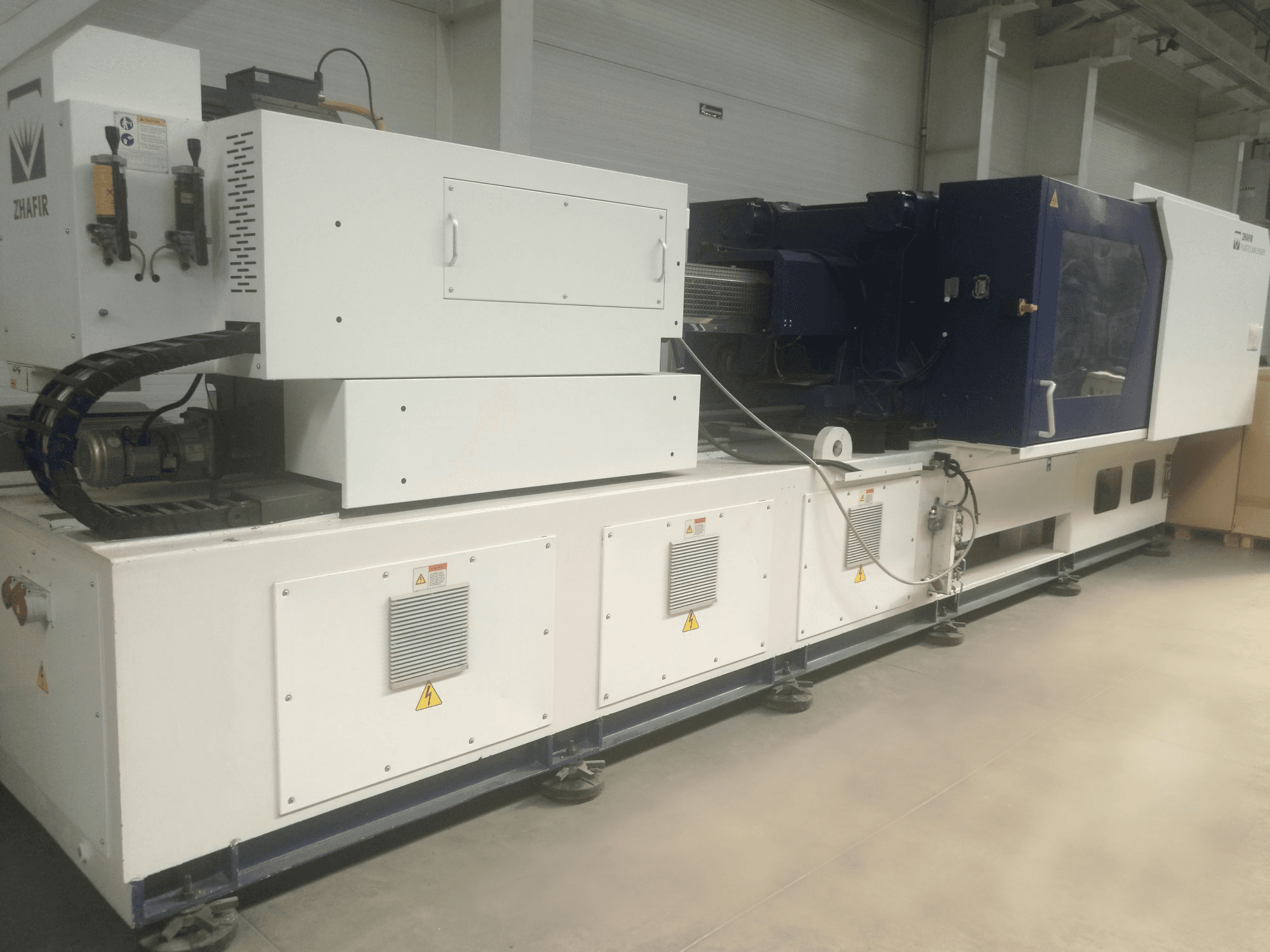 Vooraanzicht van Zhafir VE 4100/1100 machine