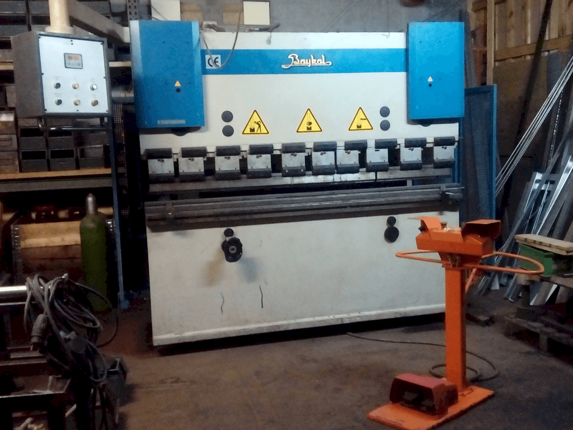 Vooraanzicht van Baykal APH-2103/40 machine