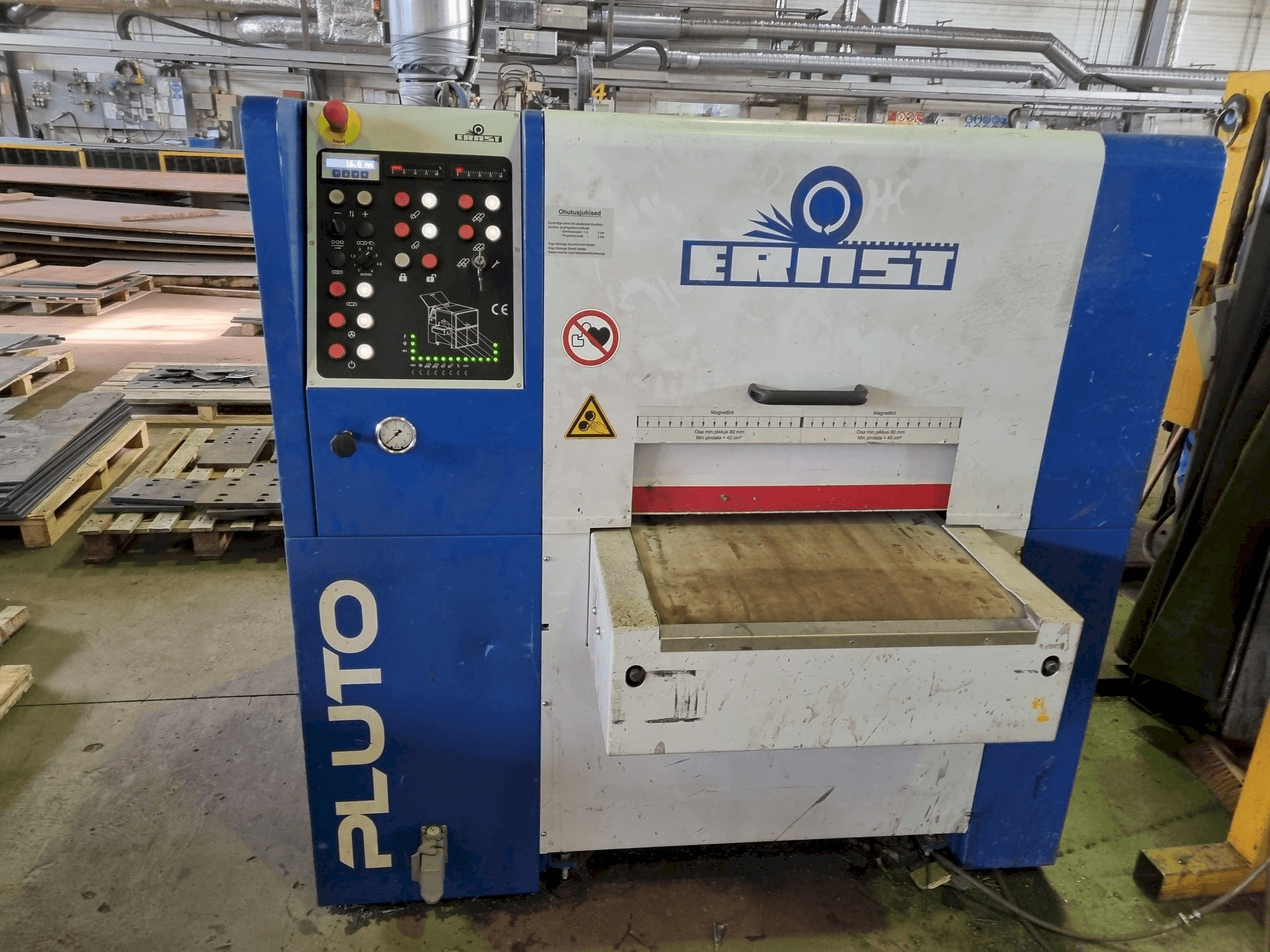 Vooraanzicht van ERNST PLUTO ELL 600 machine