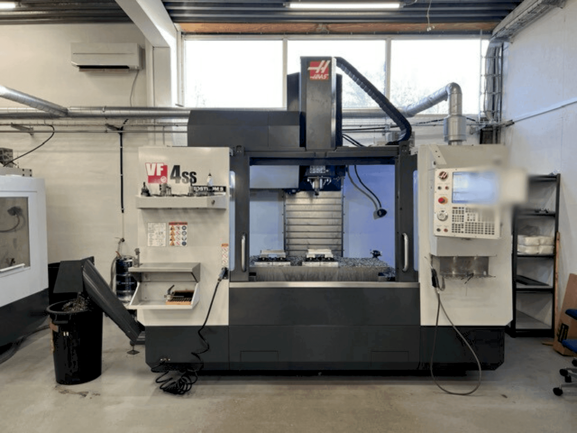 Vooraanzicht van HAAS VF-4SS machine