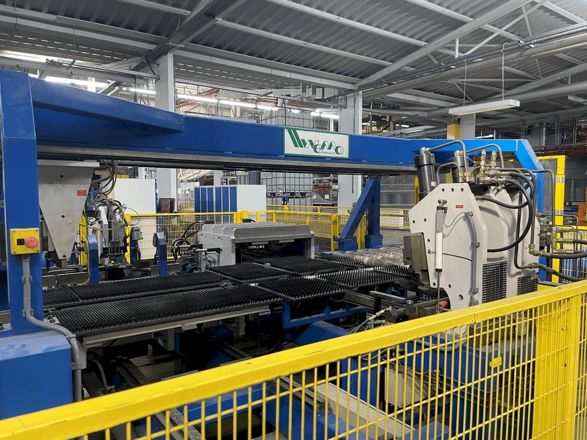Vooraanzicht van WEMO Punching-Bending-System machine