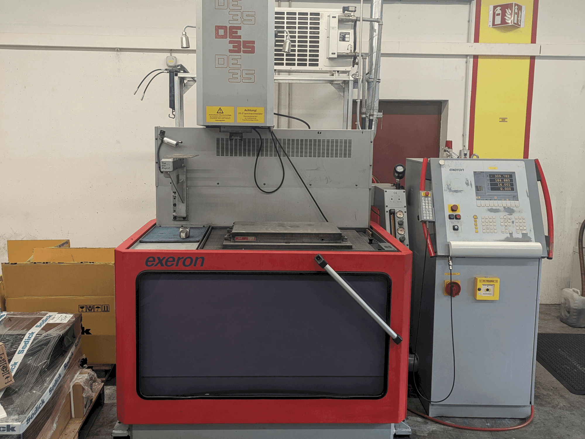 Vooraanzicht van Exeron DE 35 CE machine