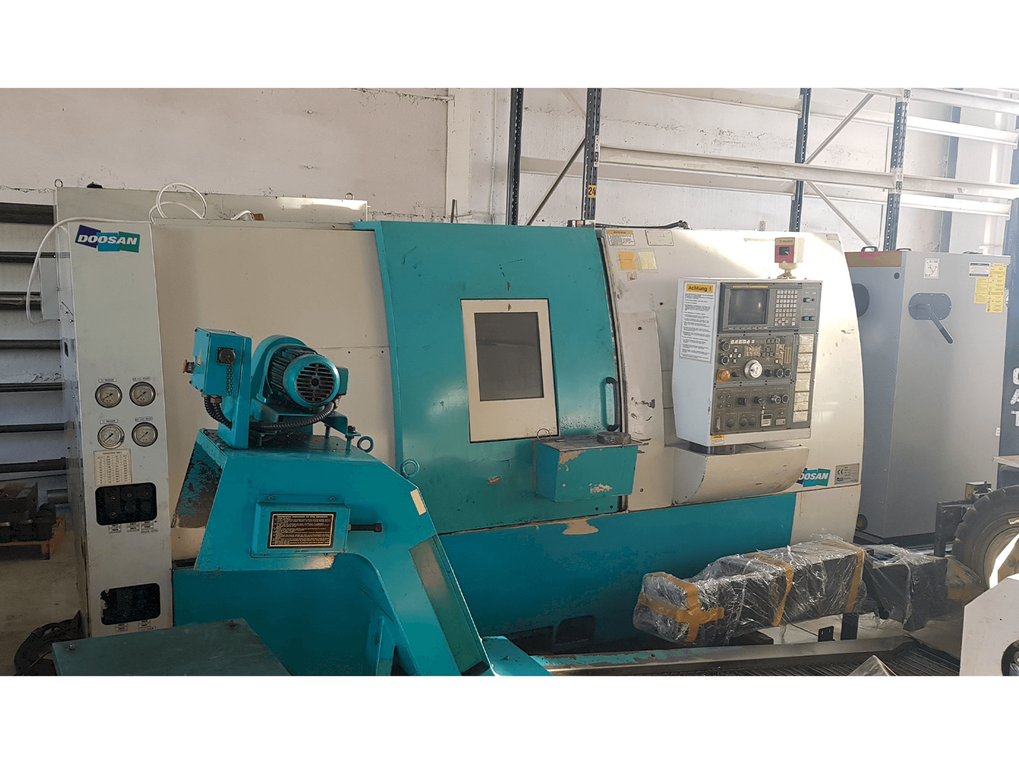 Vooraanzicht van Doosan S310SLMY machine