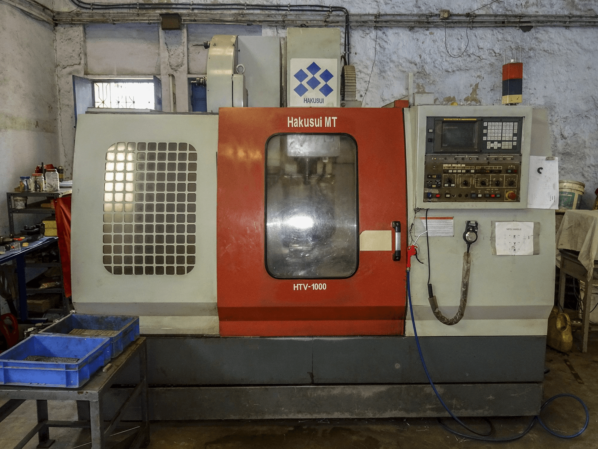 Vooraanzicht van HAKUSUI HTV-1000 machine