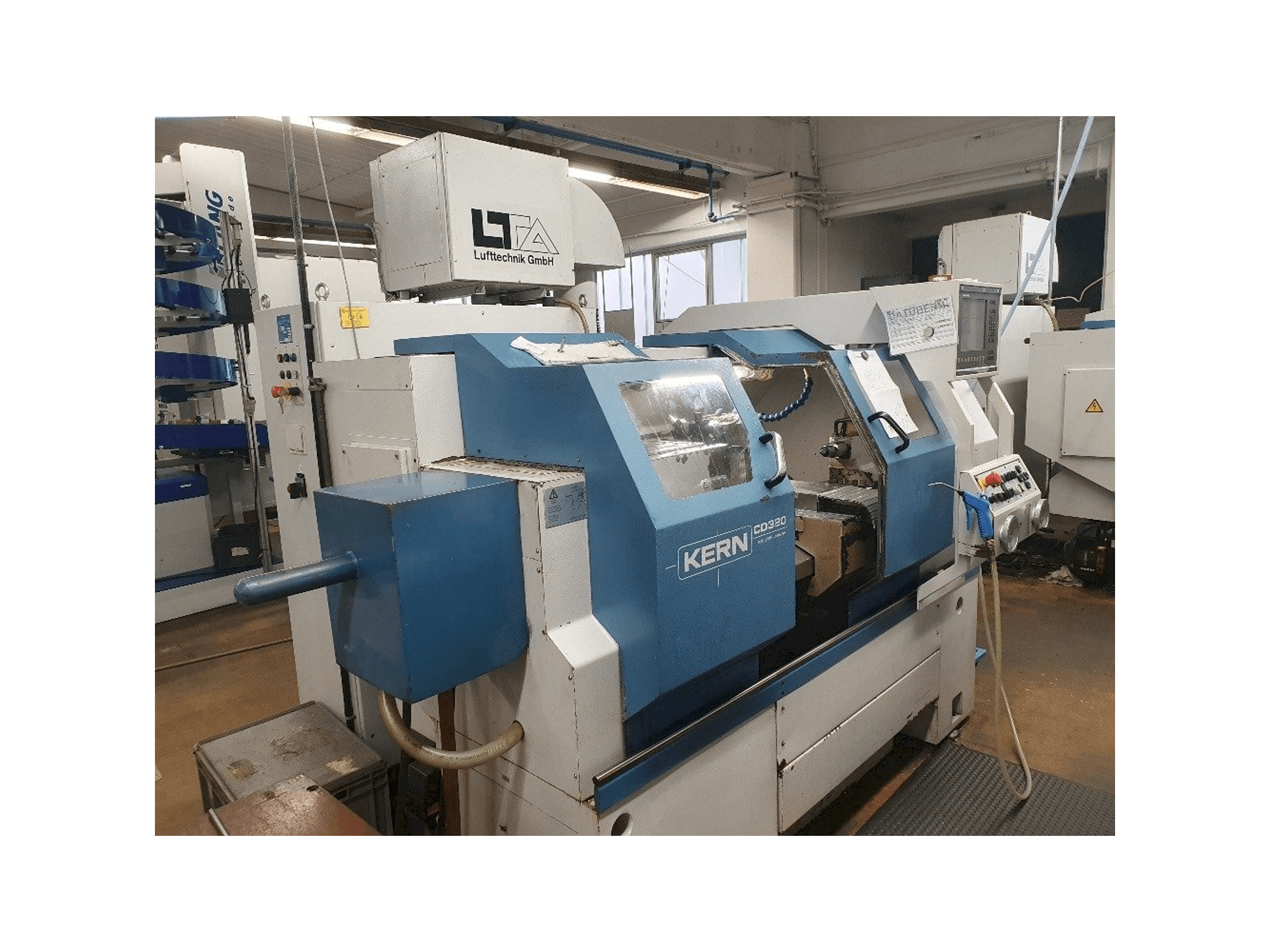 Linkerzijdeaanzicht van DTM CD 320 machine