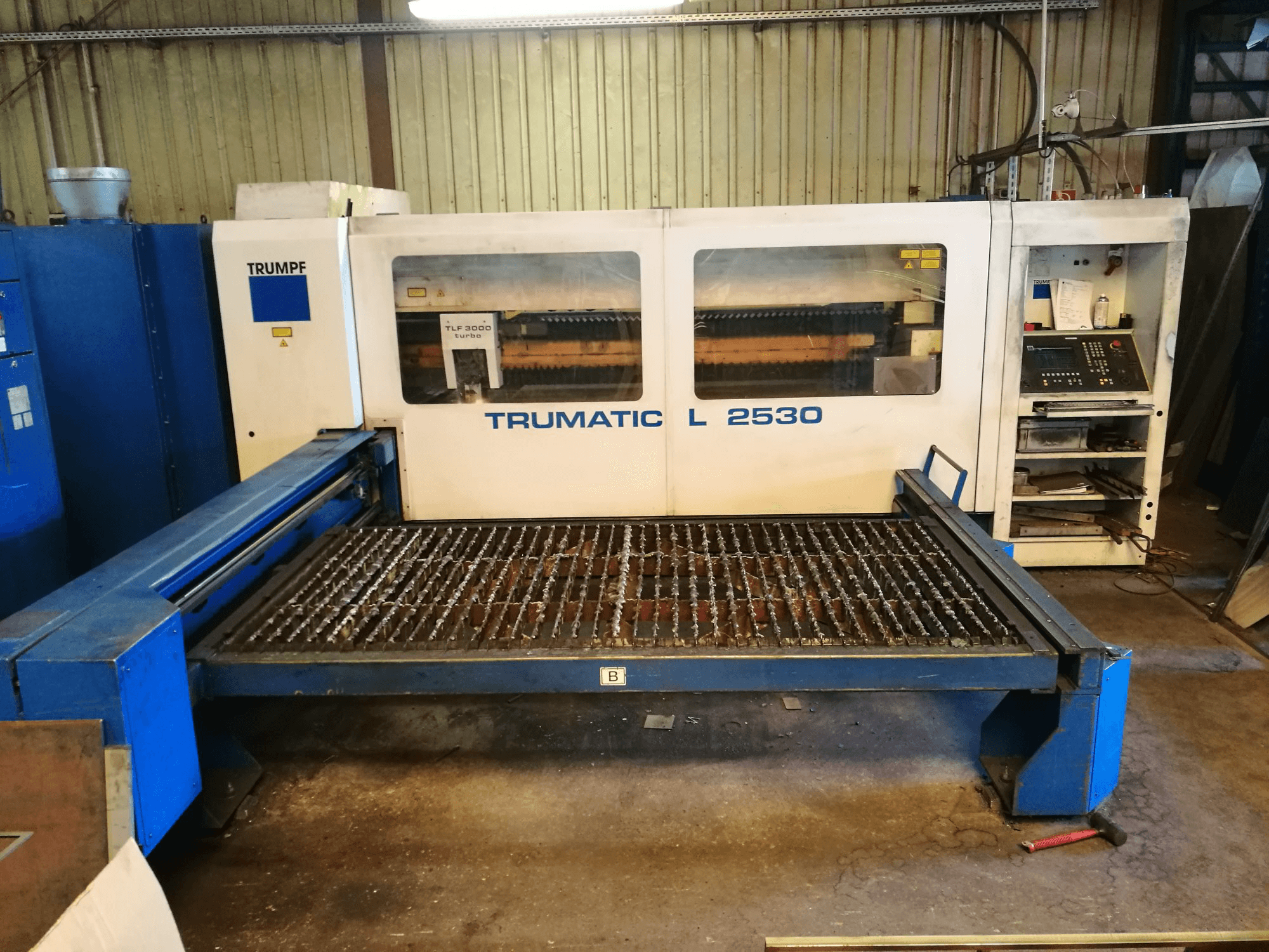 Vooraanzicht van Trumpf Trumatic L2530 machine