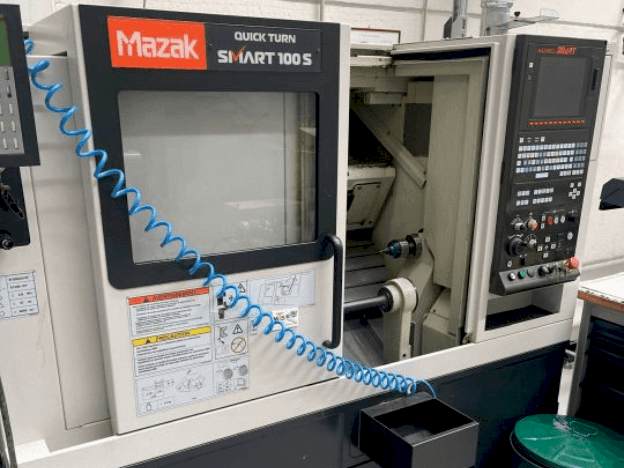 Vooraanzicht van Mazak QT SMART-100 machine