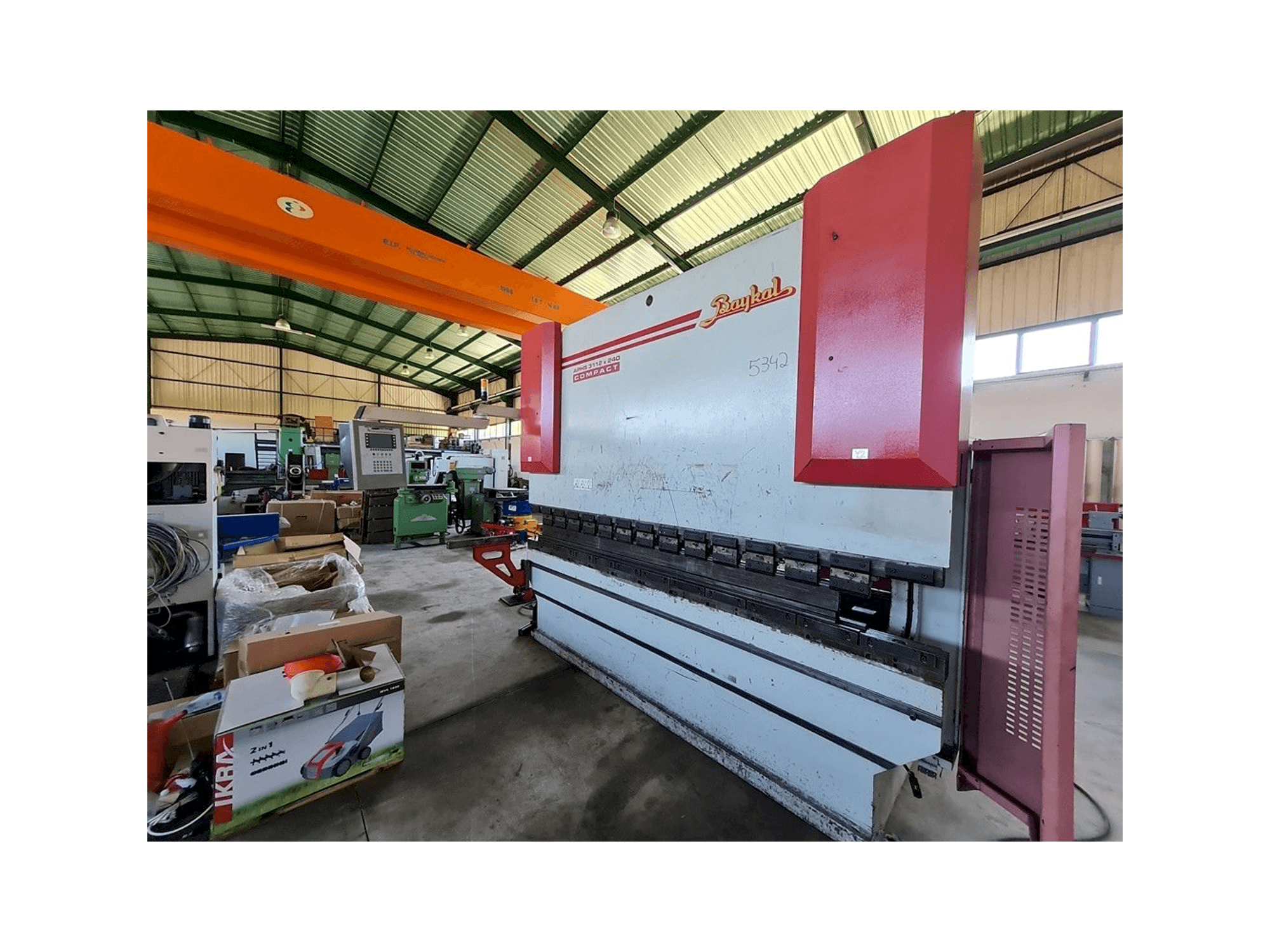 Vooraanzicht van Baykal APHS 3112 x 240 machine