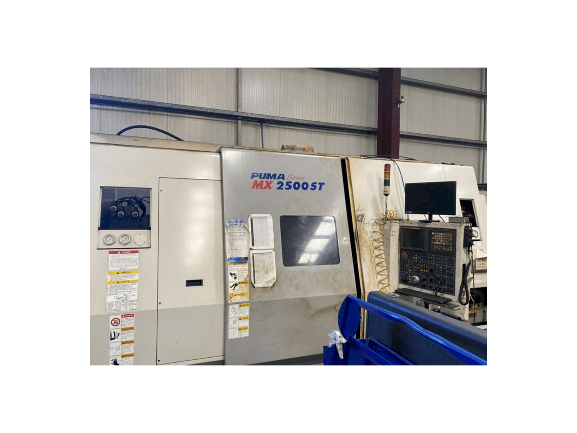 Vooraanzicht van DAEWOO PUMA MX2500ST machine