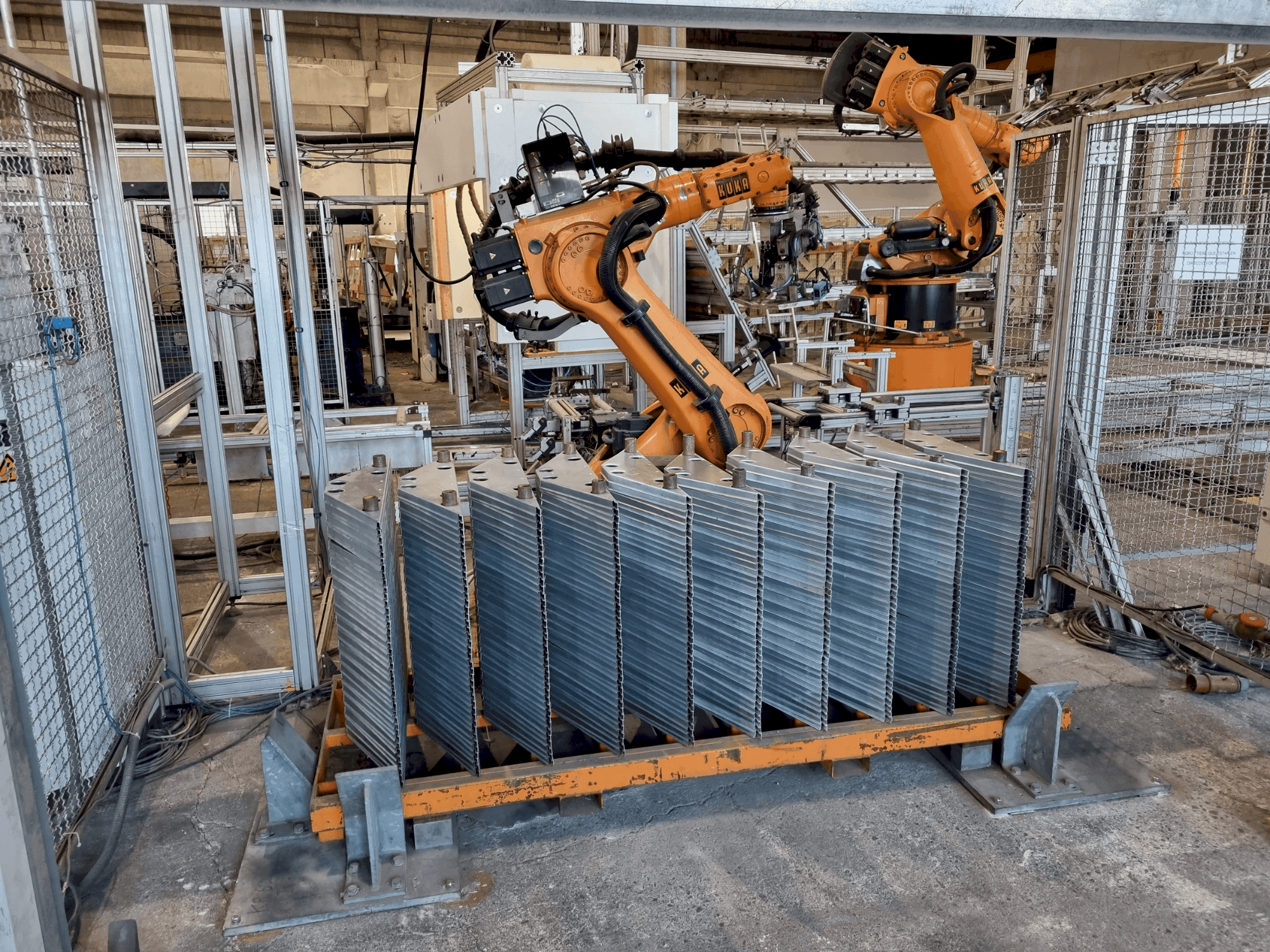 Vooraanzicht van KUKA KR 360 L280-2 machine