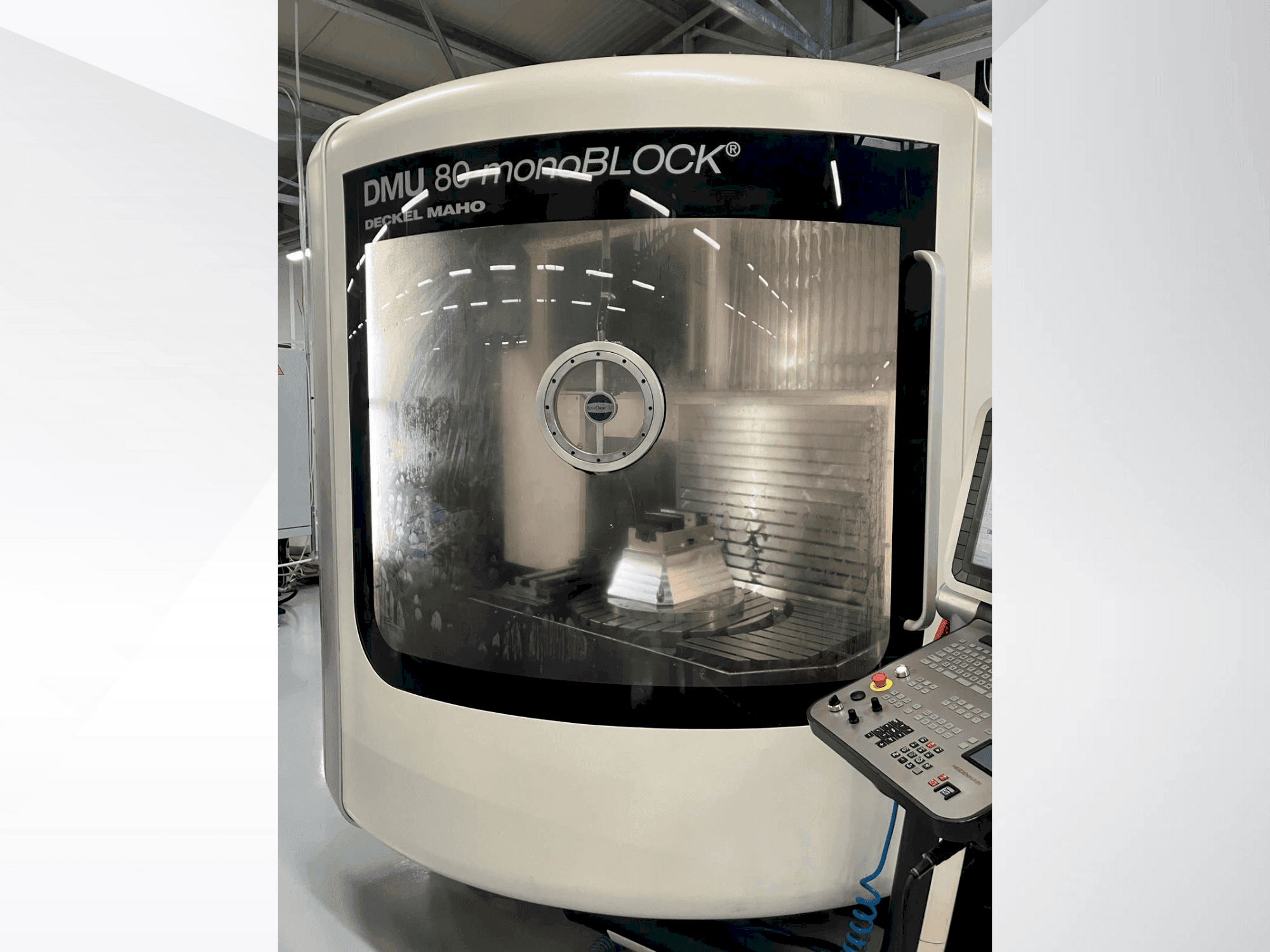 Vooraanzicht van DMG MORI DMU 80 Monoblock machine