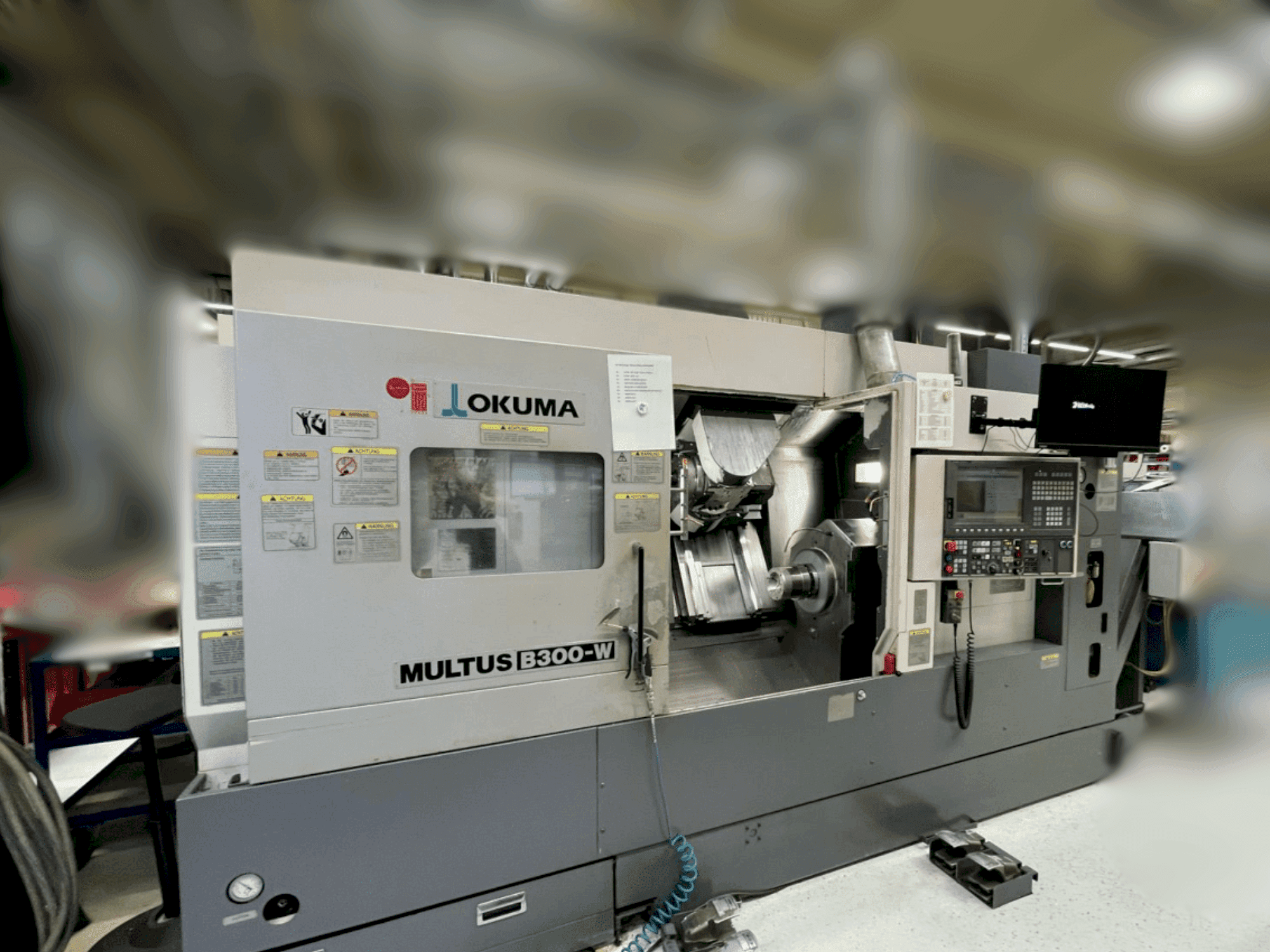 Vooraanzicht van Okuma Multus B300-W machine