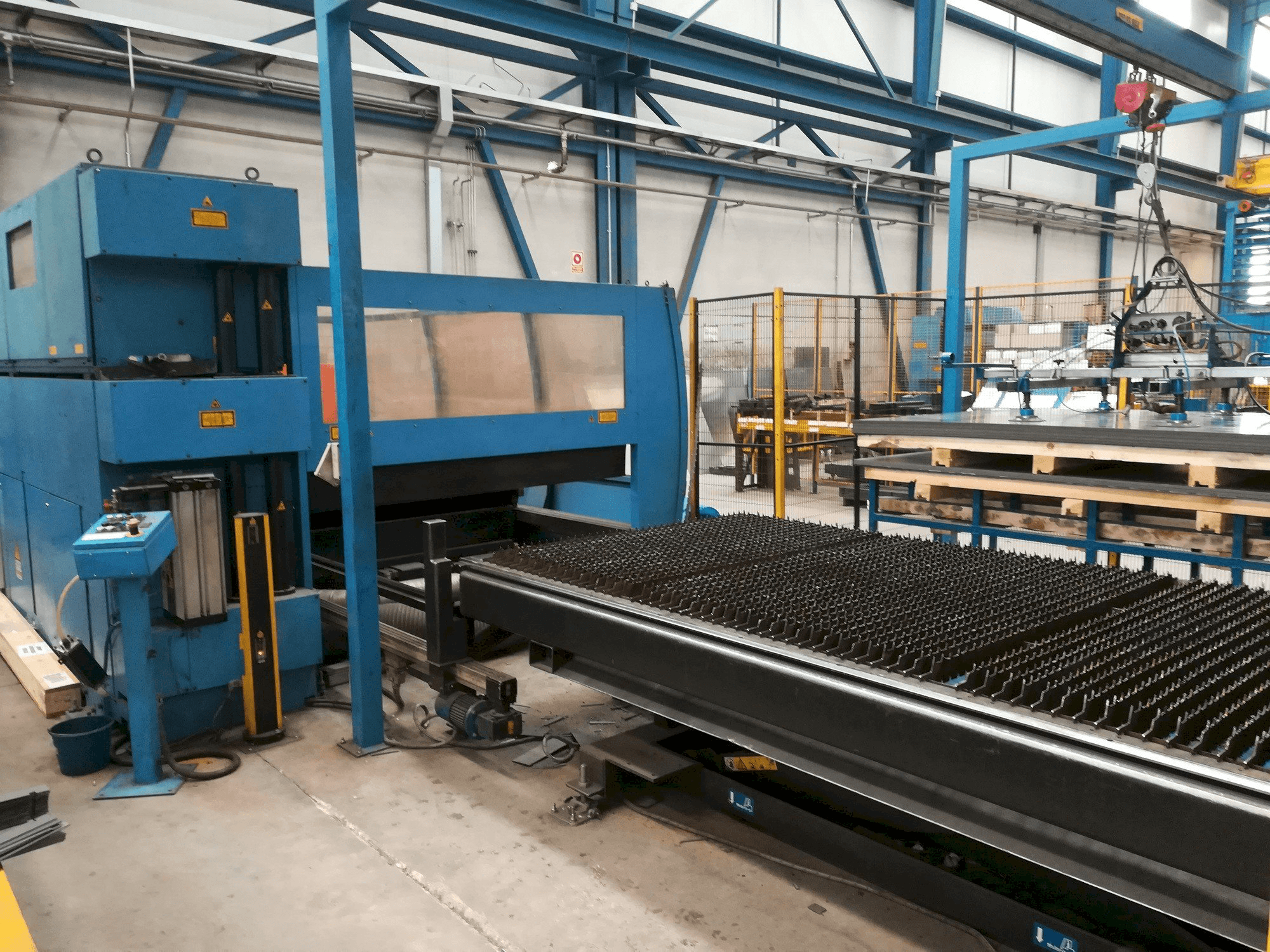 Vooraanzicht van Prima Industrie Platino 1530 machine