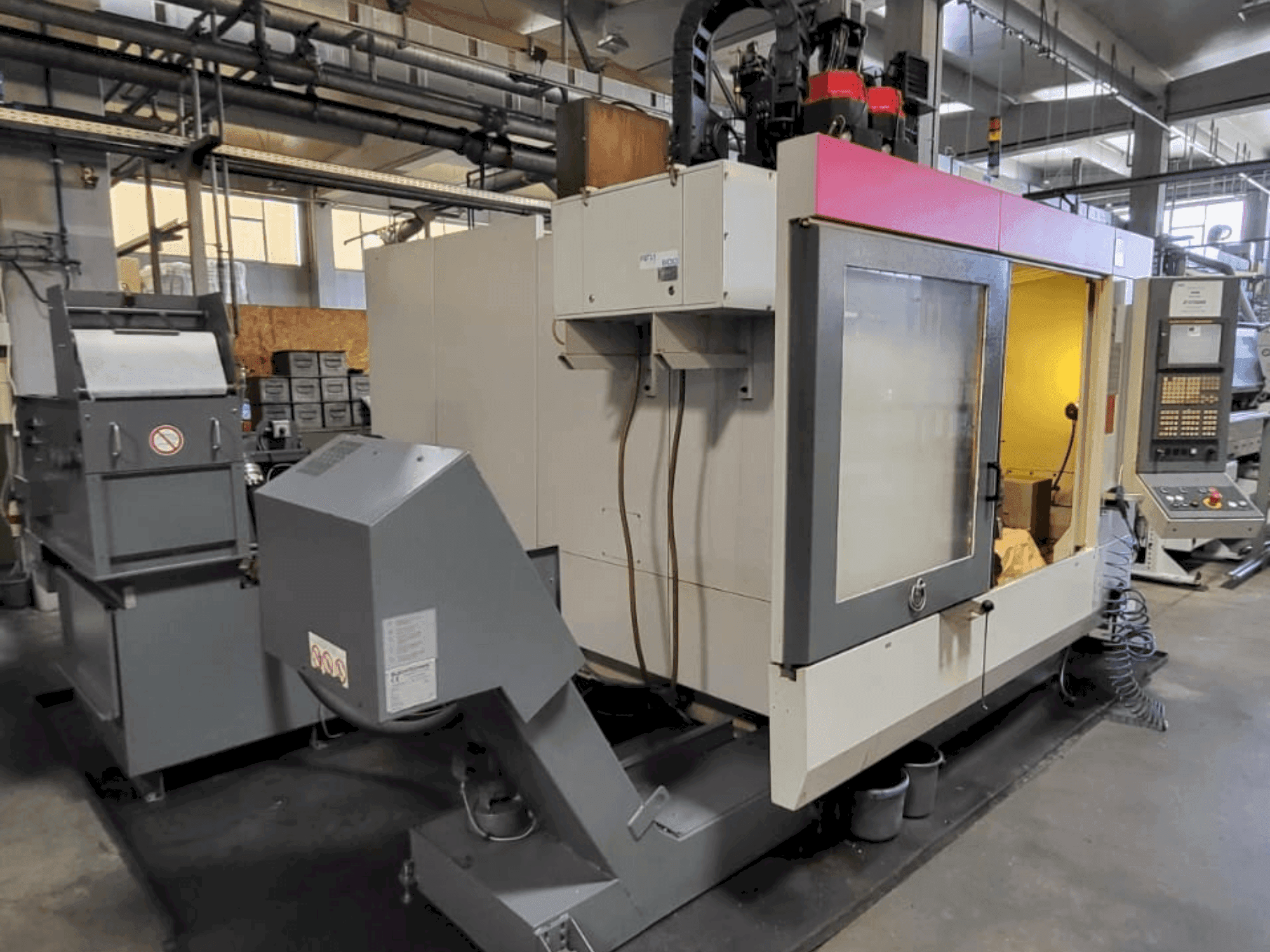 Vooraanzicht van STAMA MC526 machine